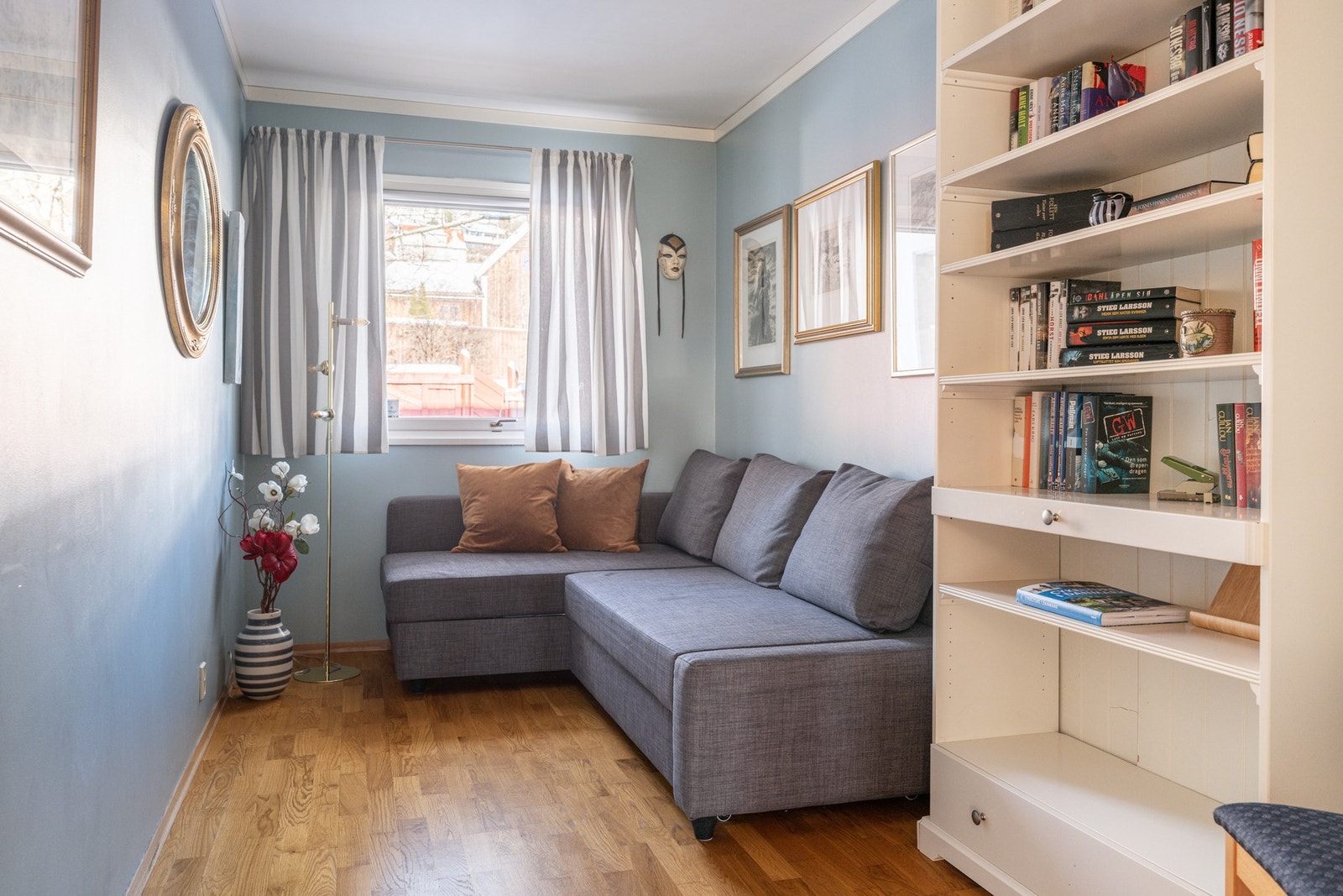 Det andre soverommet har fleksibel bruk og kan benyttes som barnerom, gjesterom eller hjemmekontor. Galleribilde