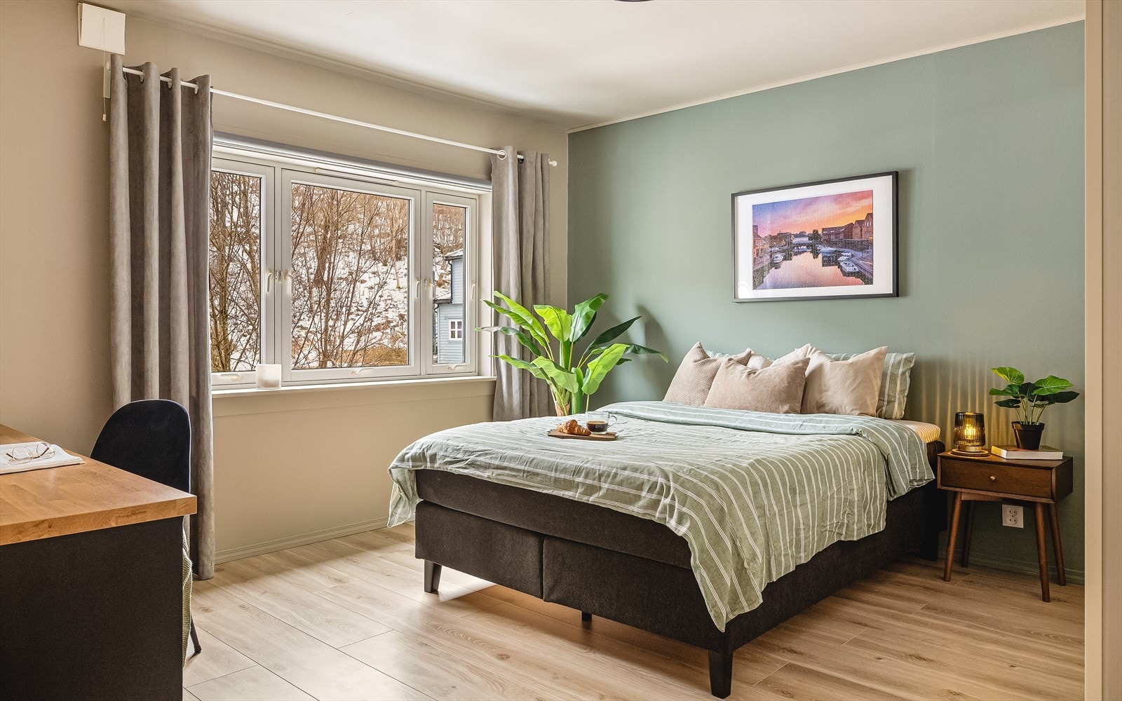 Soverommet er av god størrelse og måler 16,1 kvm. Det er også mulighet for å lage et soverom til. Galleribilde