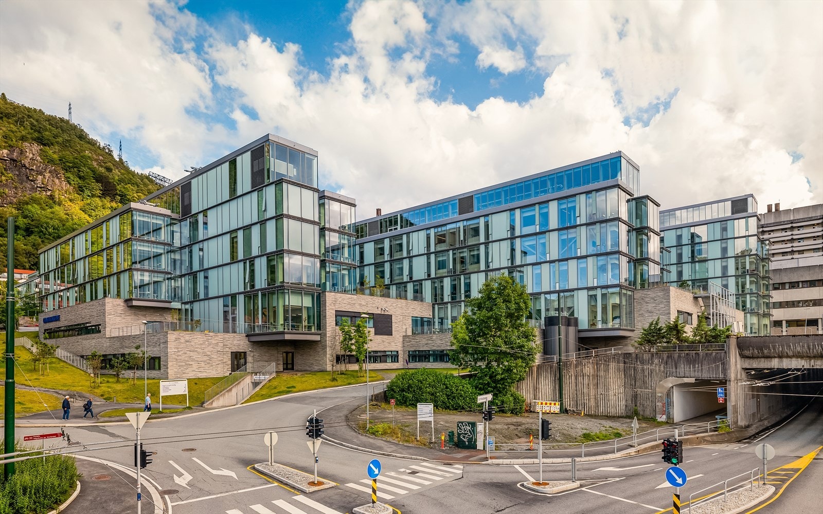 Nærhet til flere store arbeidsplasser, blant annet Haukeland universitetssjukehus. Galleribilde