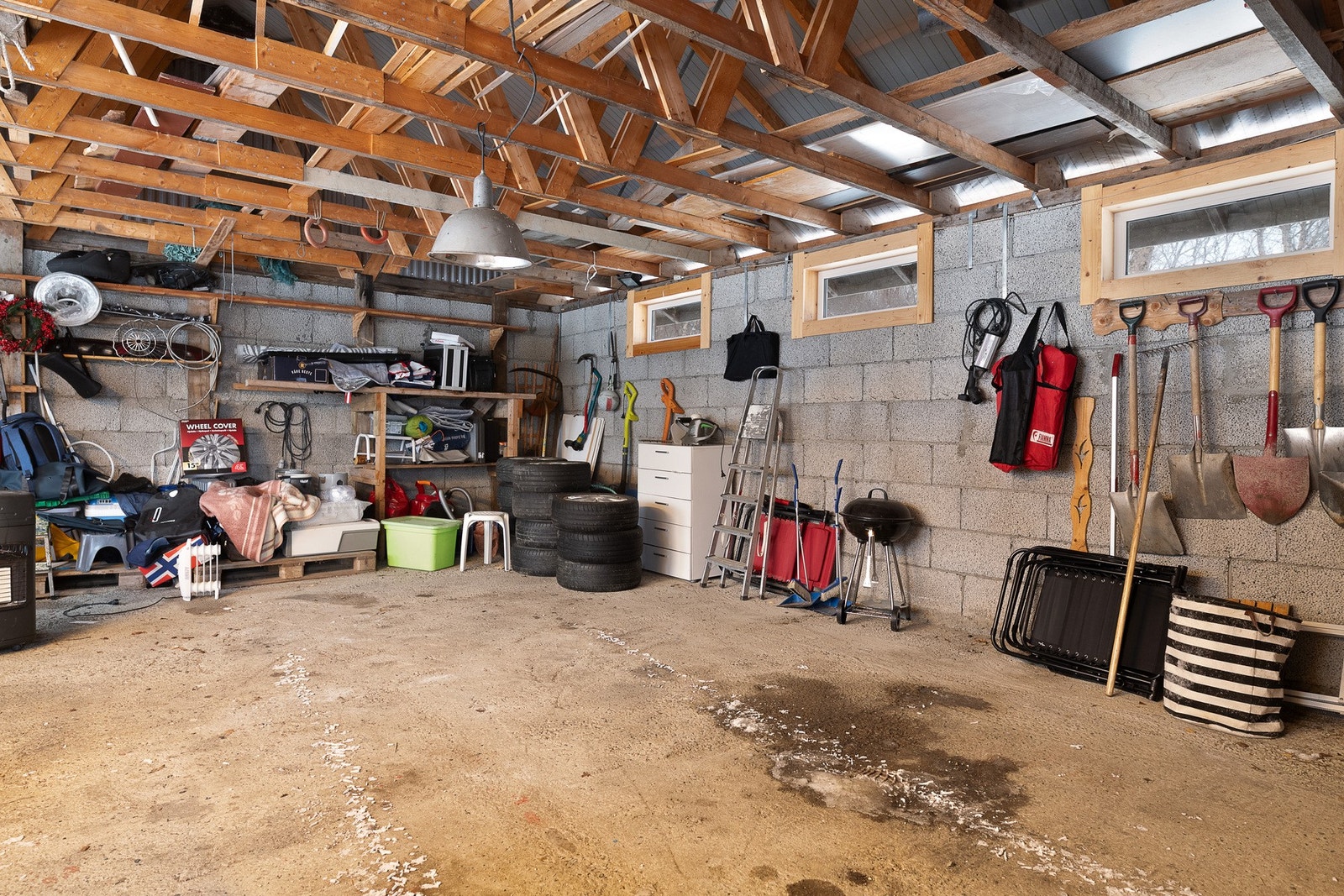 God plass for parkering og lagring Galleribilde