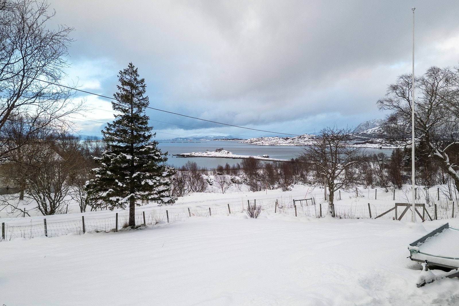 Pen sjøutsikt og kort vei til flotte naturopplevelser Galleribilde