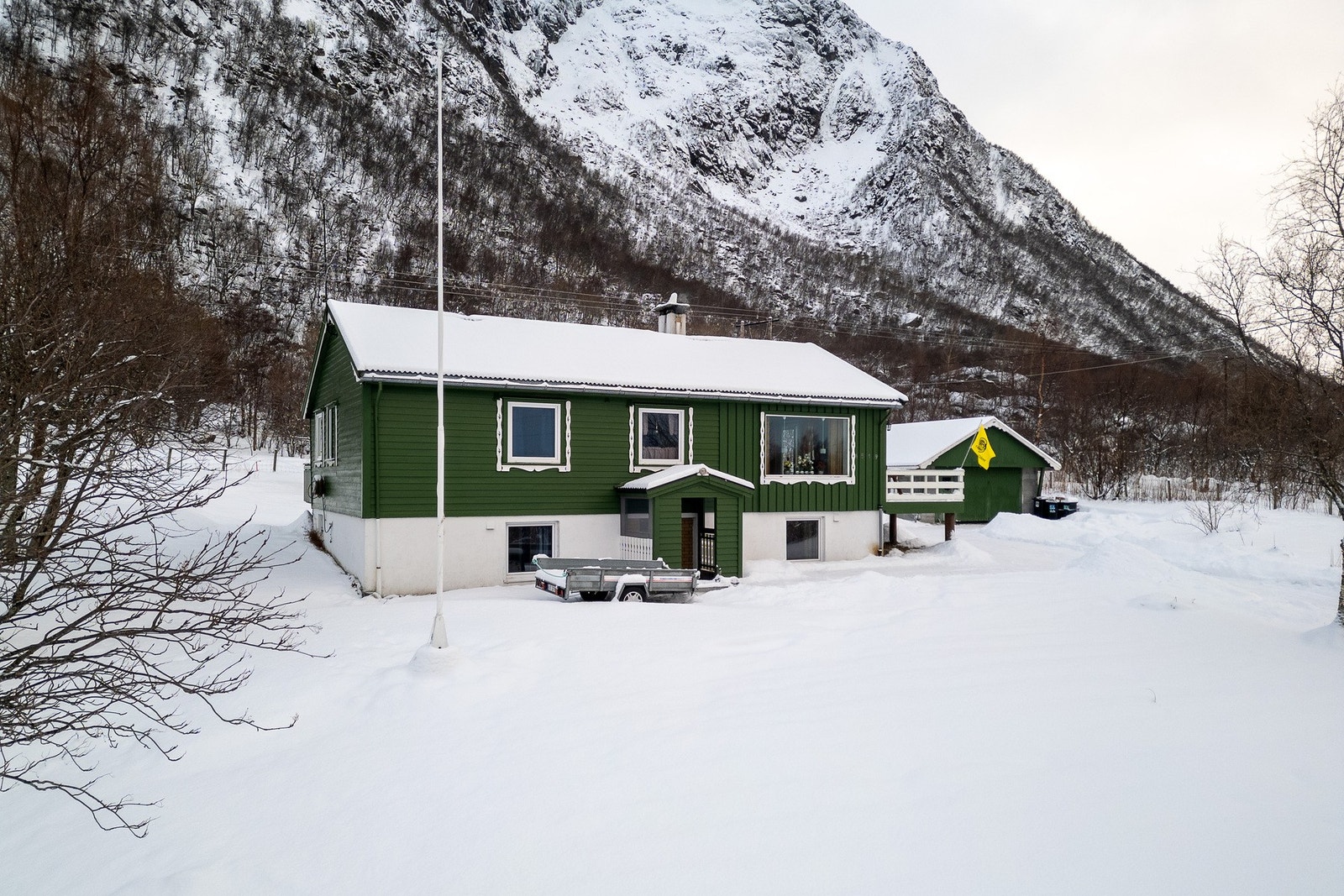 En hyggelig eiendom med enebolig og garasje, i naturskjønne omgivelser på Strønstad Galleribilde