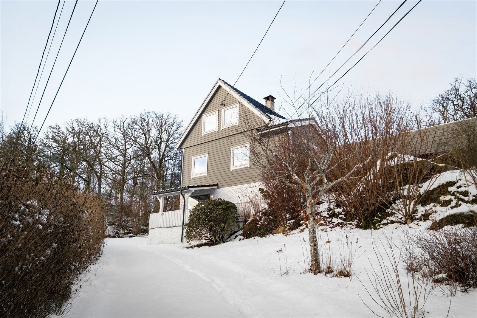 Eiendommen ligger skjermet på et høydedrag Galleribilde