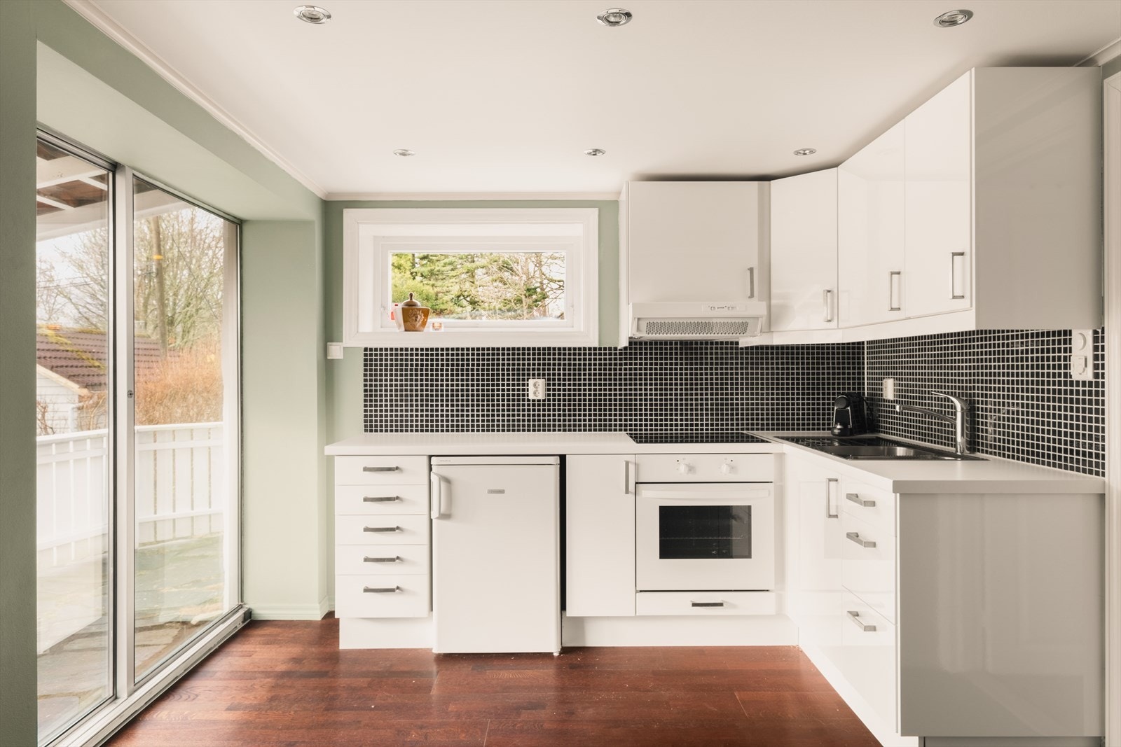 Hybeldel: Utgang til egen uteplass Galleribilde