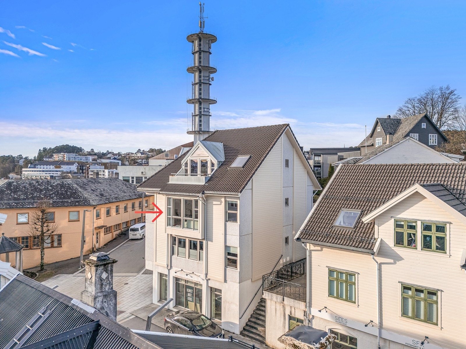 Leiligheten ligger i byggets 3. etasje. Galleribilde