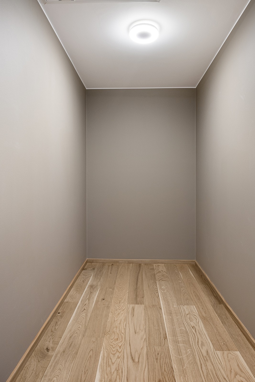 Leiligheten har godt med lagringsplass i innvendig bod og i disponibel sportsbod på ca. 5 kvm Galleribilde