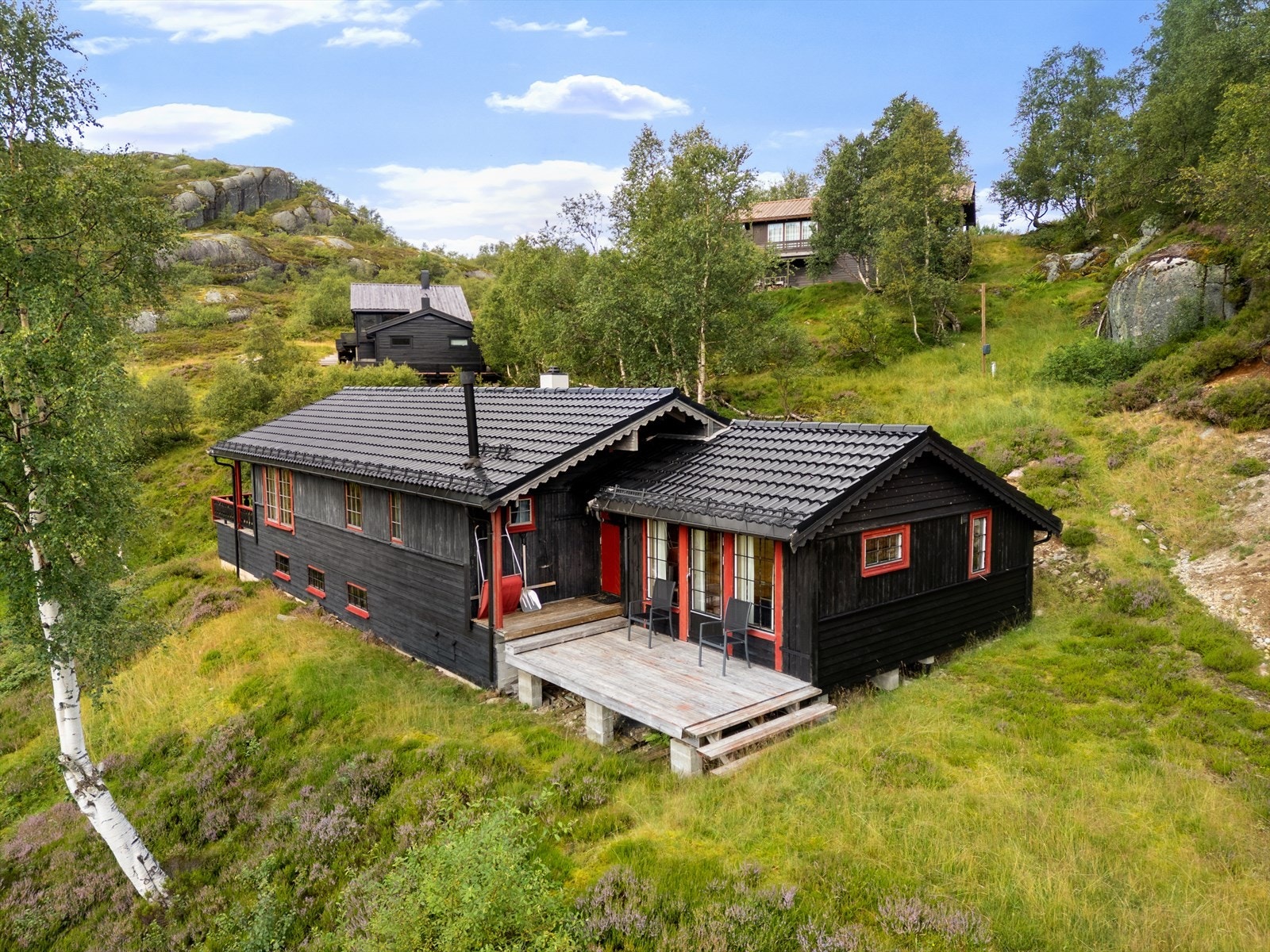 Hytta er påbygget i 2010 med ekstra stue og soverom Galleribilde