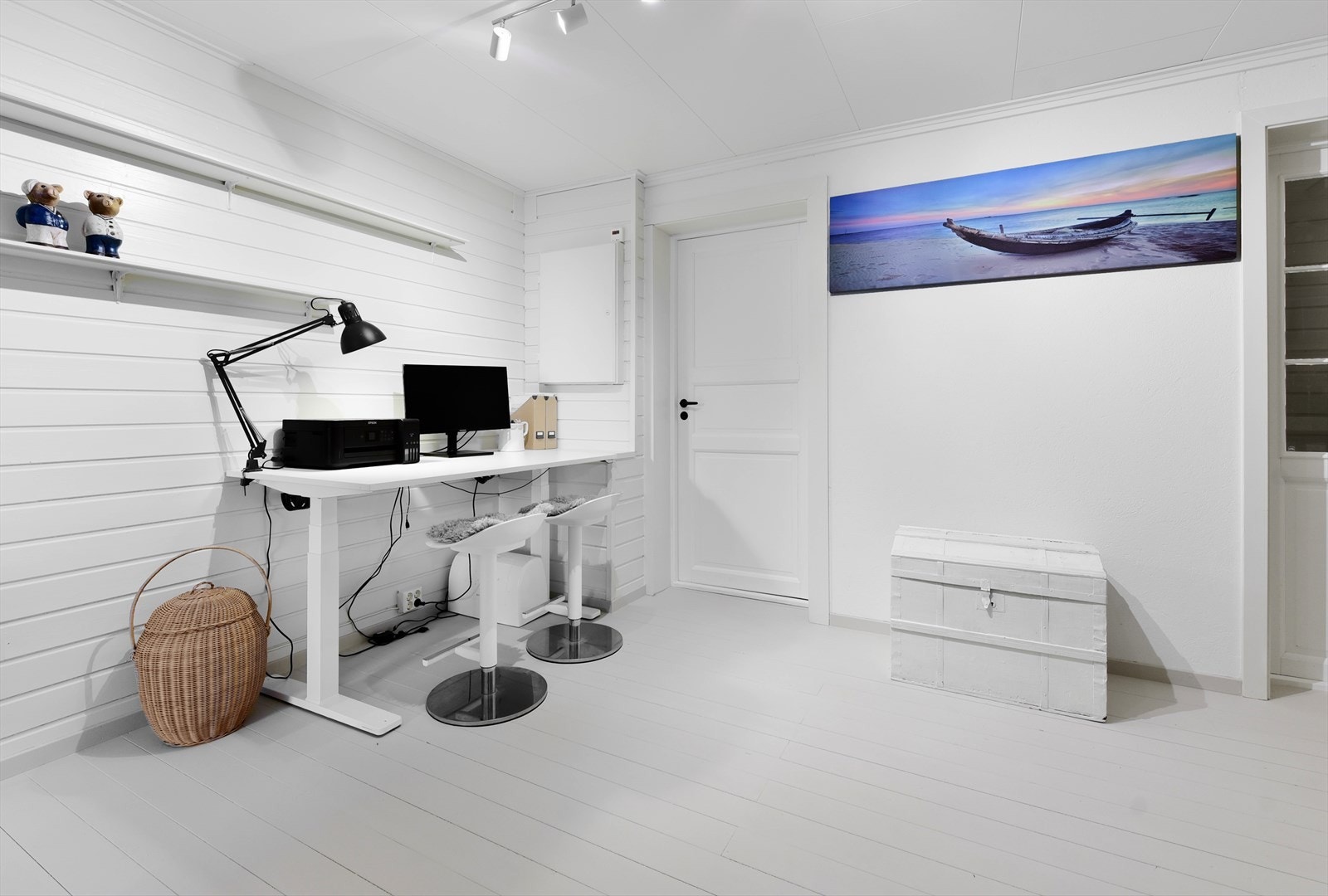 Gangen er lys og fin, med plass til kontorplass etc. ved behov Galleribilde