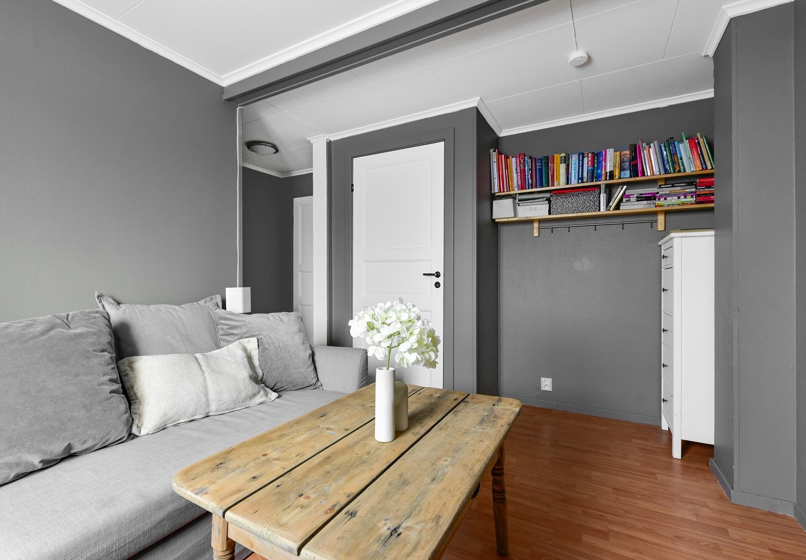 Det er også to soverom i underetasjen. Boligen har til sammen 4 soverom. Her vises soverom nr. 3 Galleribilde