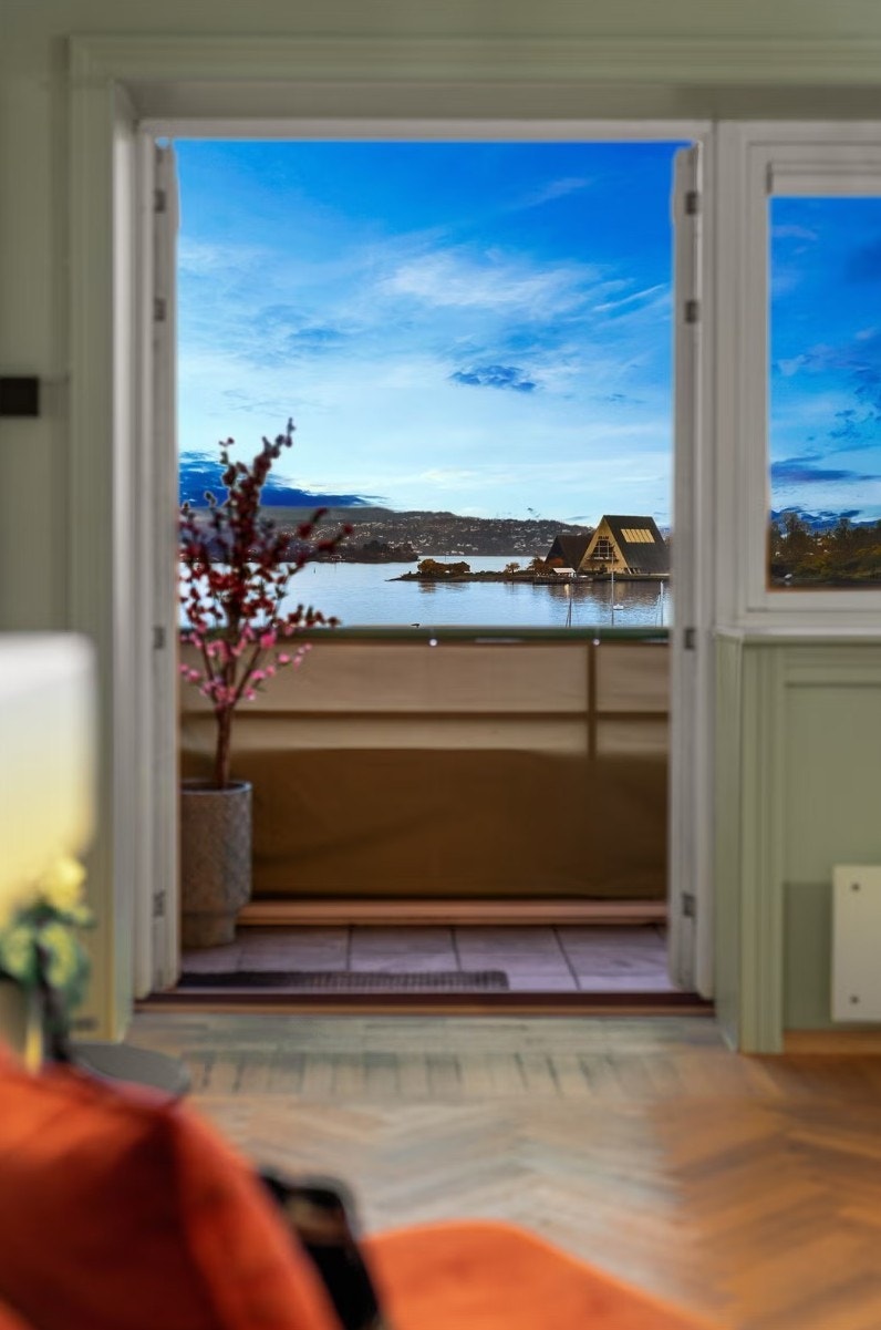 Utsikt fra stue og balkong Galleribilde
