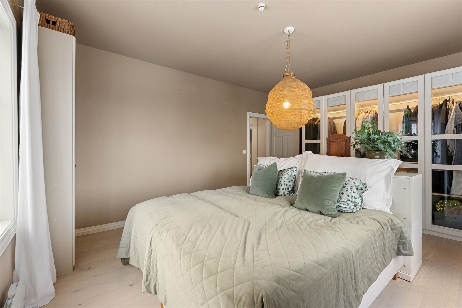 Boligen inneholder 4 (5) soverom. Galleribilde