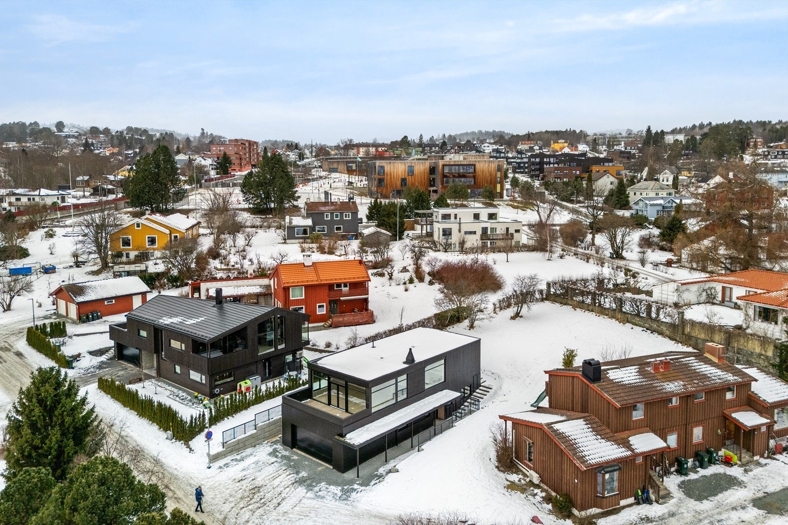 Eiendommen sokner til Åsveien barneskole (i bildet) og Sverresborg
ungdomsskole. Foto Vidar Alvik Galleribilde