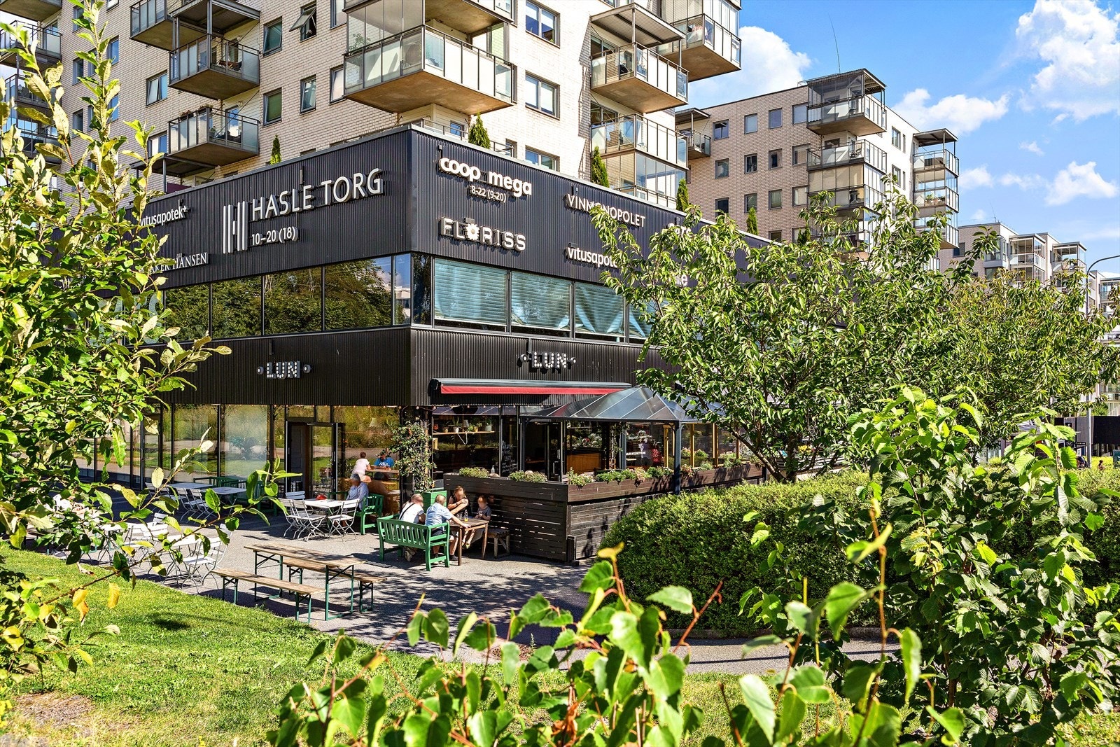 Noen minutters gange fra leiligheten ligger Hasle Torg med Coop Mega, Vinmonopolet, Apotek og Baker Hansen m.m. Galleribilde