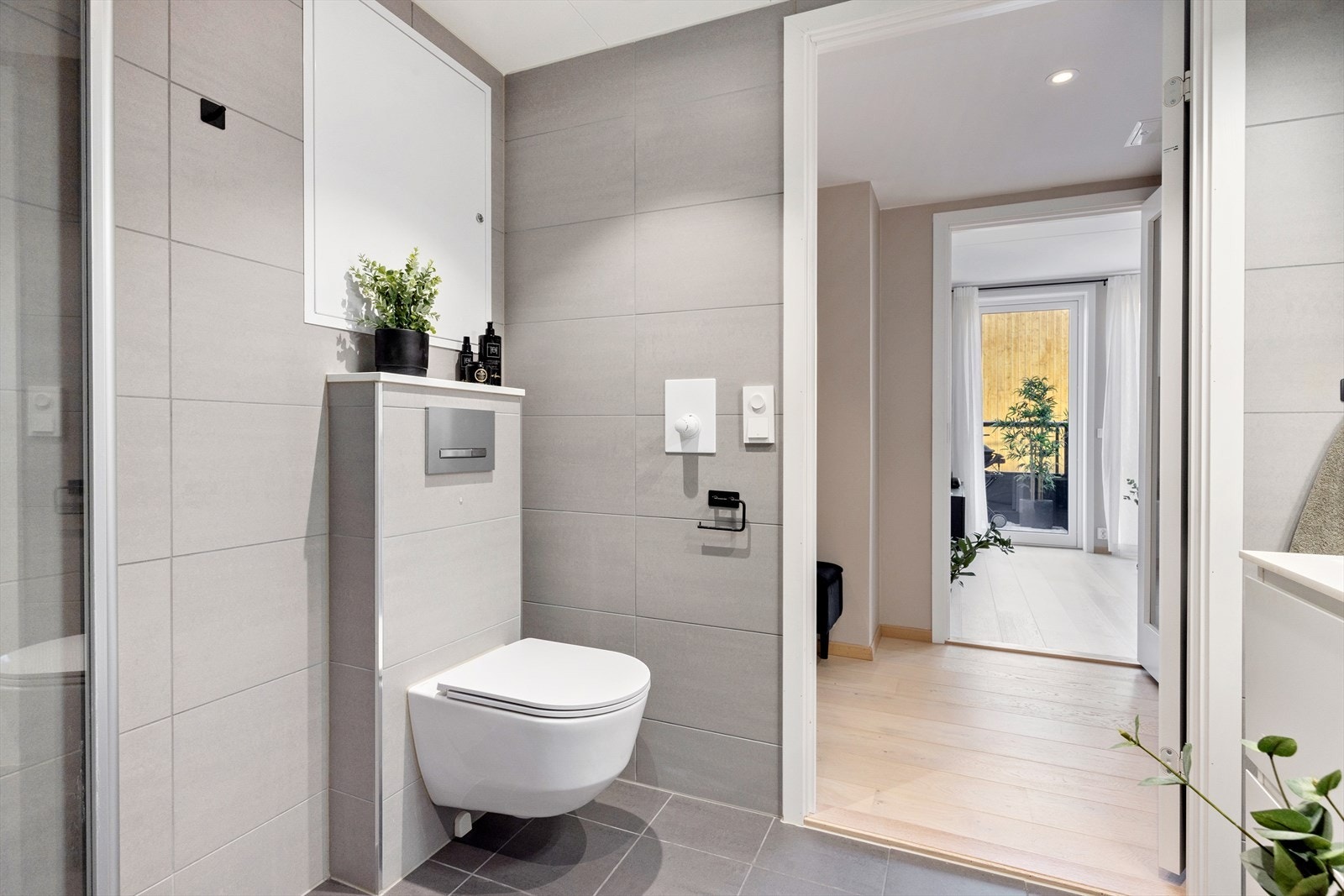 Boligen har balansert ventilasjonsanlegg med varmegjenvinning og det er opplegg for vaskemaskin. Galleribilde