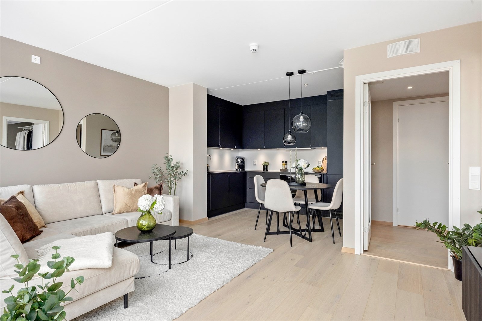 Velkommen til Sigurd Hoels vei 2! Presentert av Nordvik Frogner. (Foto: Junaid Hanif v. Diakrit) Galleribilde