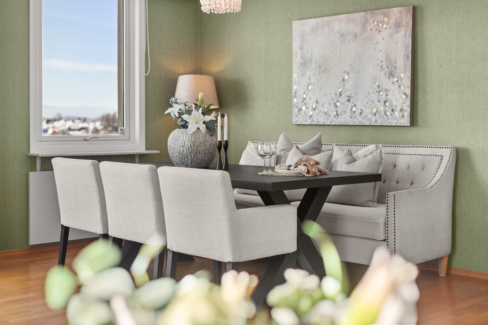 Hyggelig plass for spisestue. Galleribilde