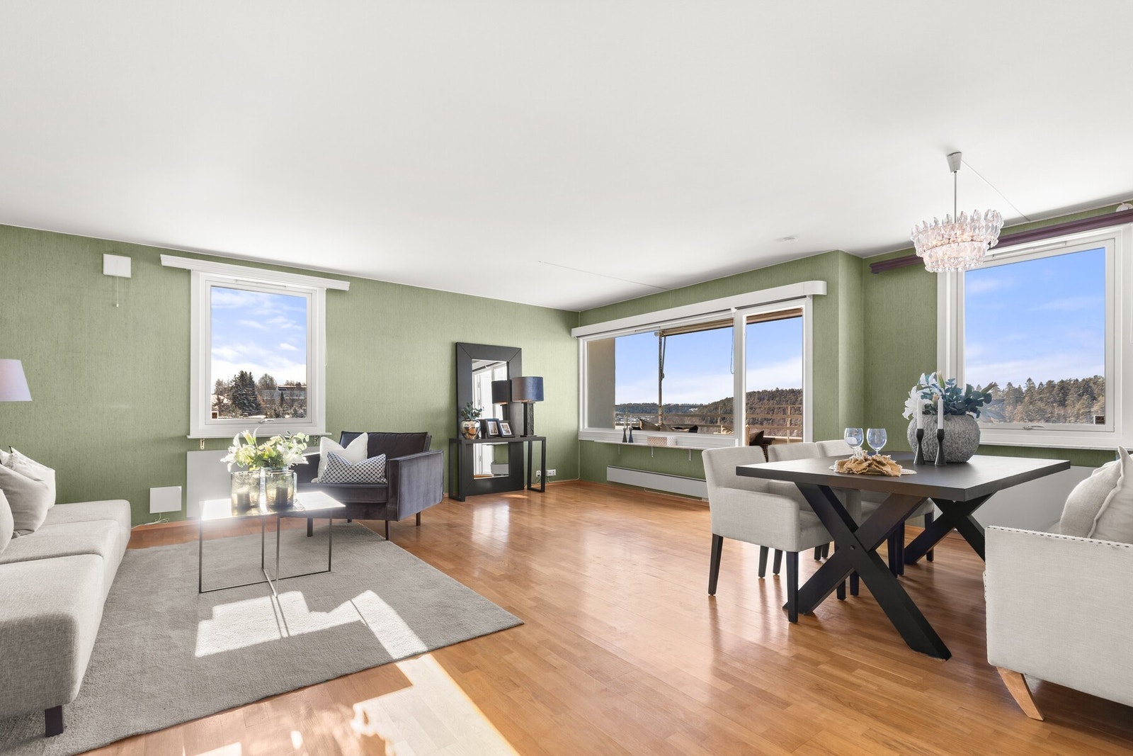 Utgang til balkong fra stuen. Galleribilde