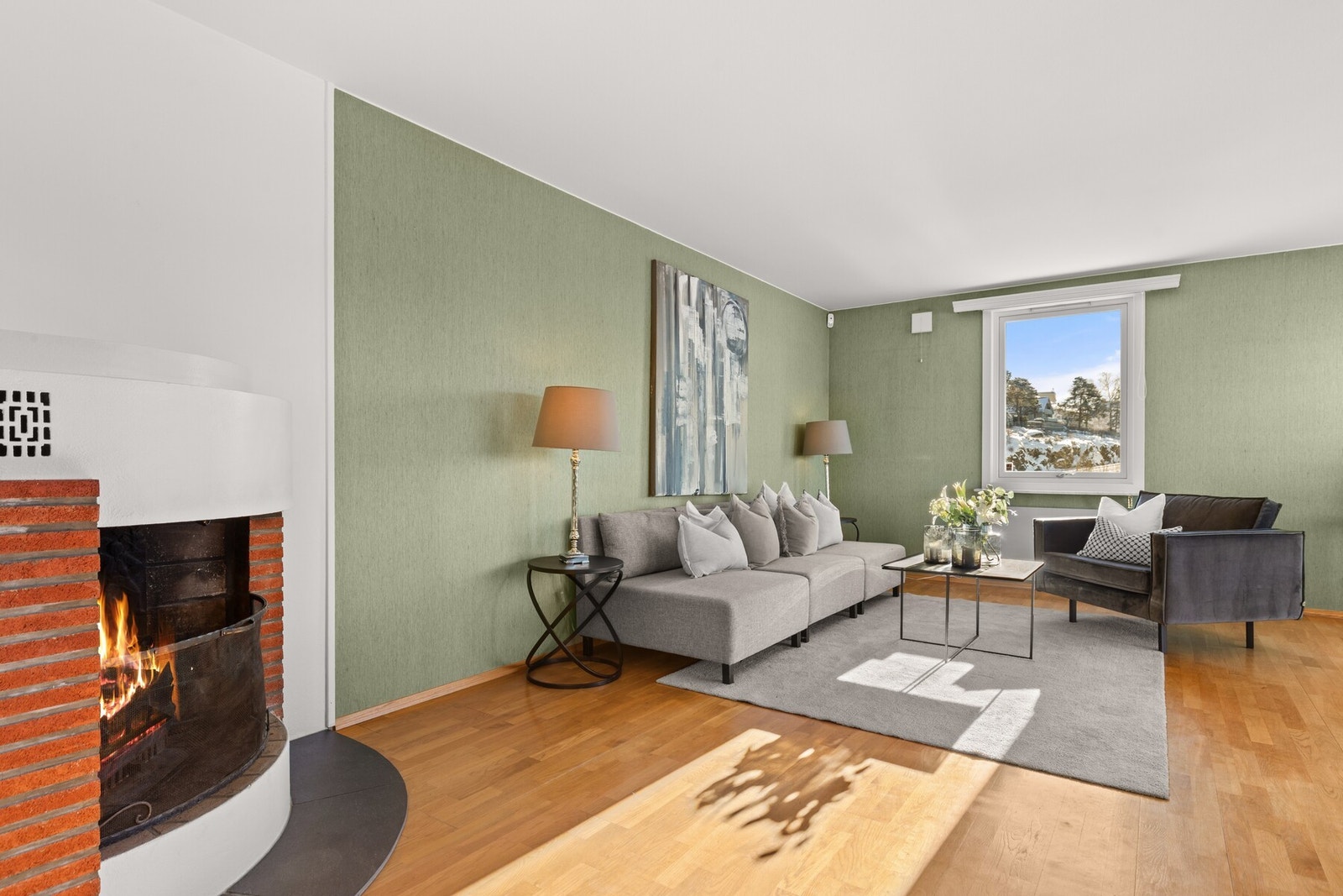 Åpen peis gir god stemning på kalde dager. Galleribilde