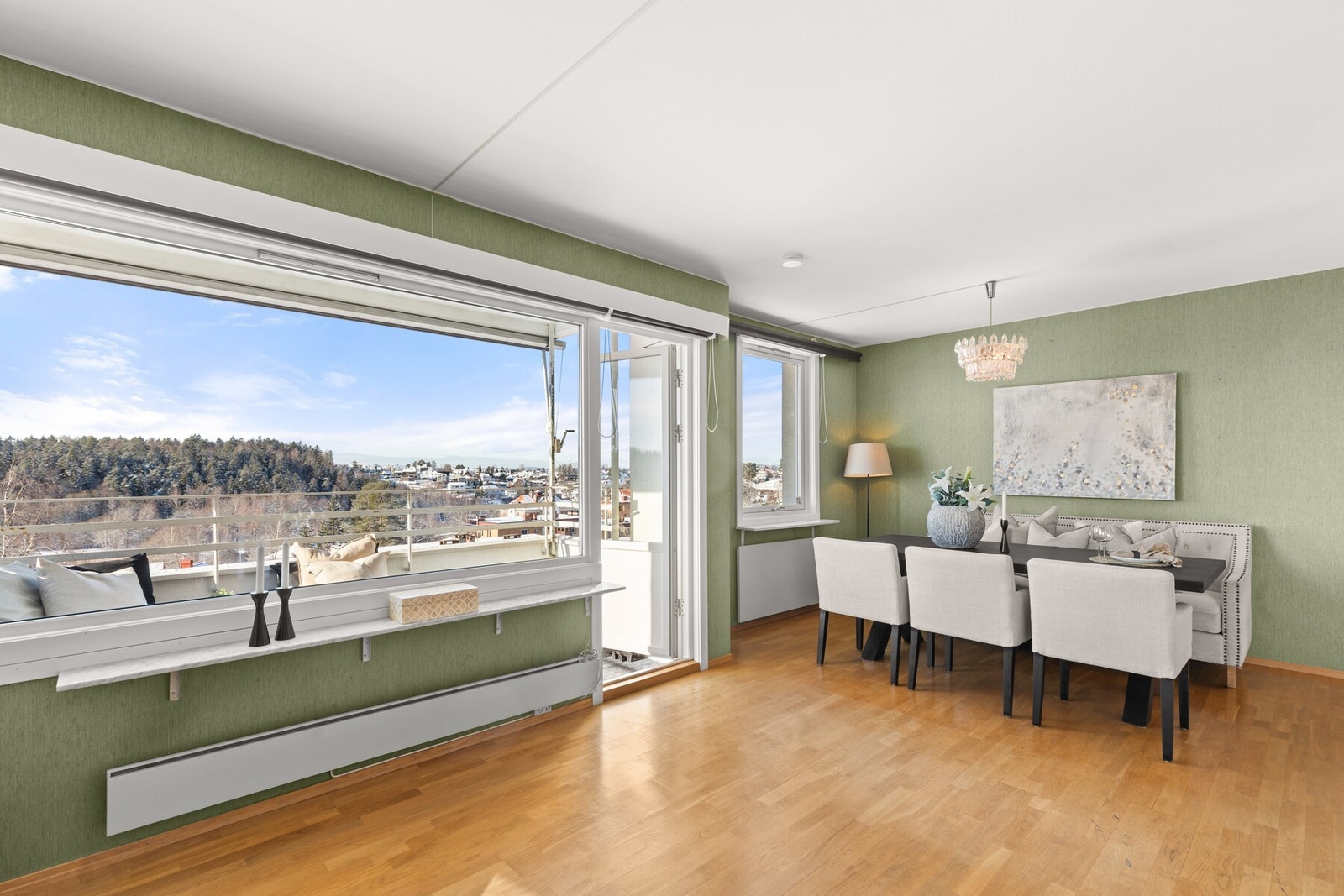 Store vindusflater. Galleribilde