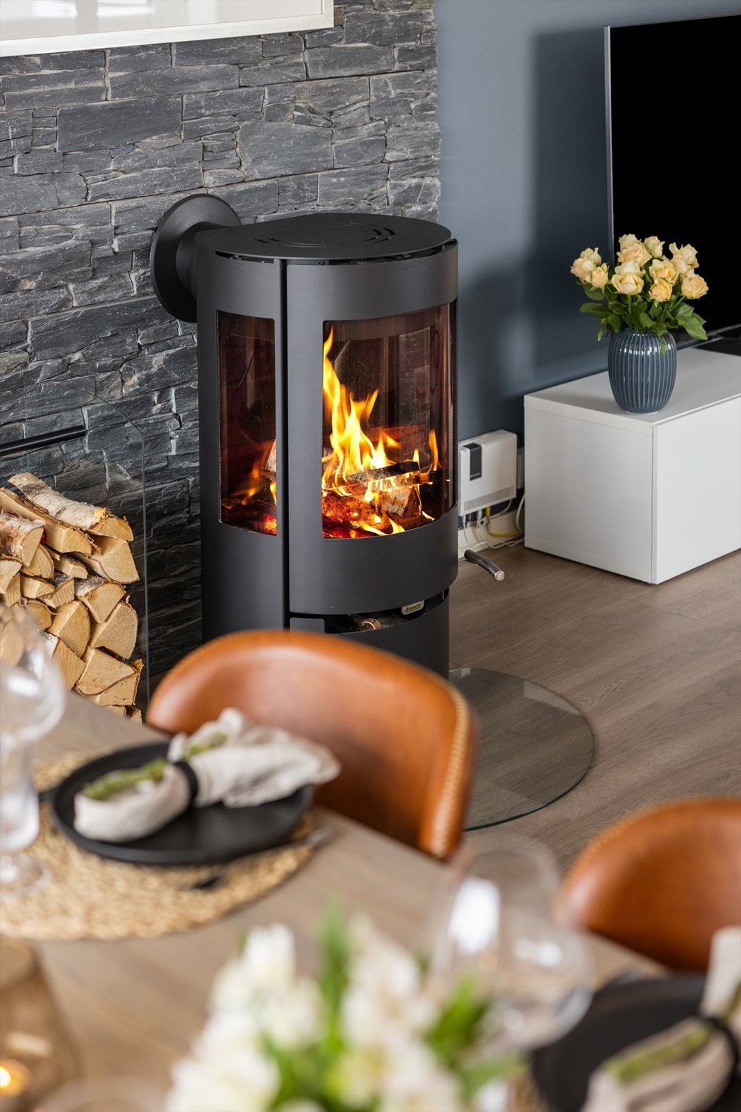 Vedovnen gir god varme og ikke minst en behagelig hjemmefølelse Galleribilde