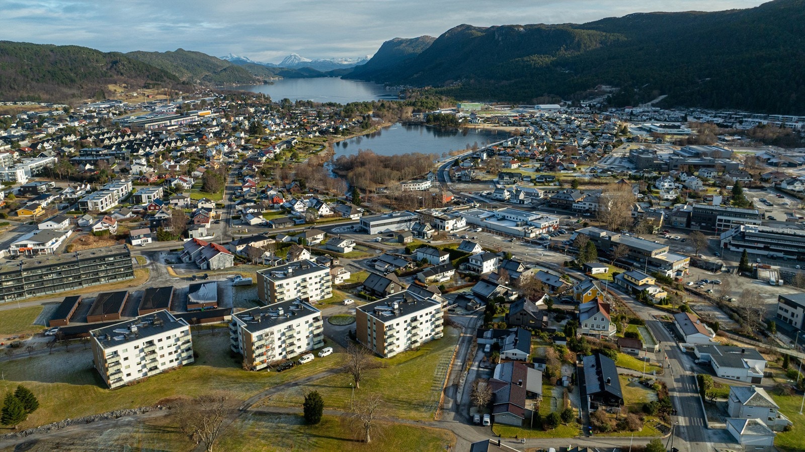 Fra boligen har du kort vei til fine turområder samt en kort gåtur til Thon Senter Moa Galleribilde