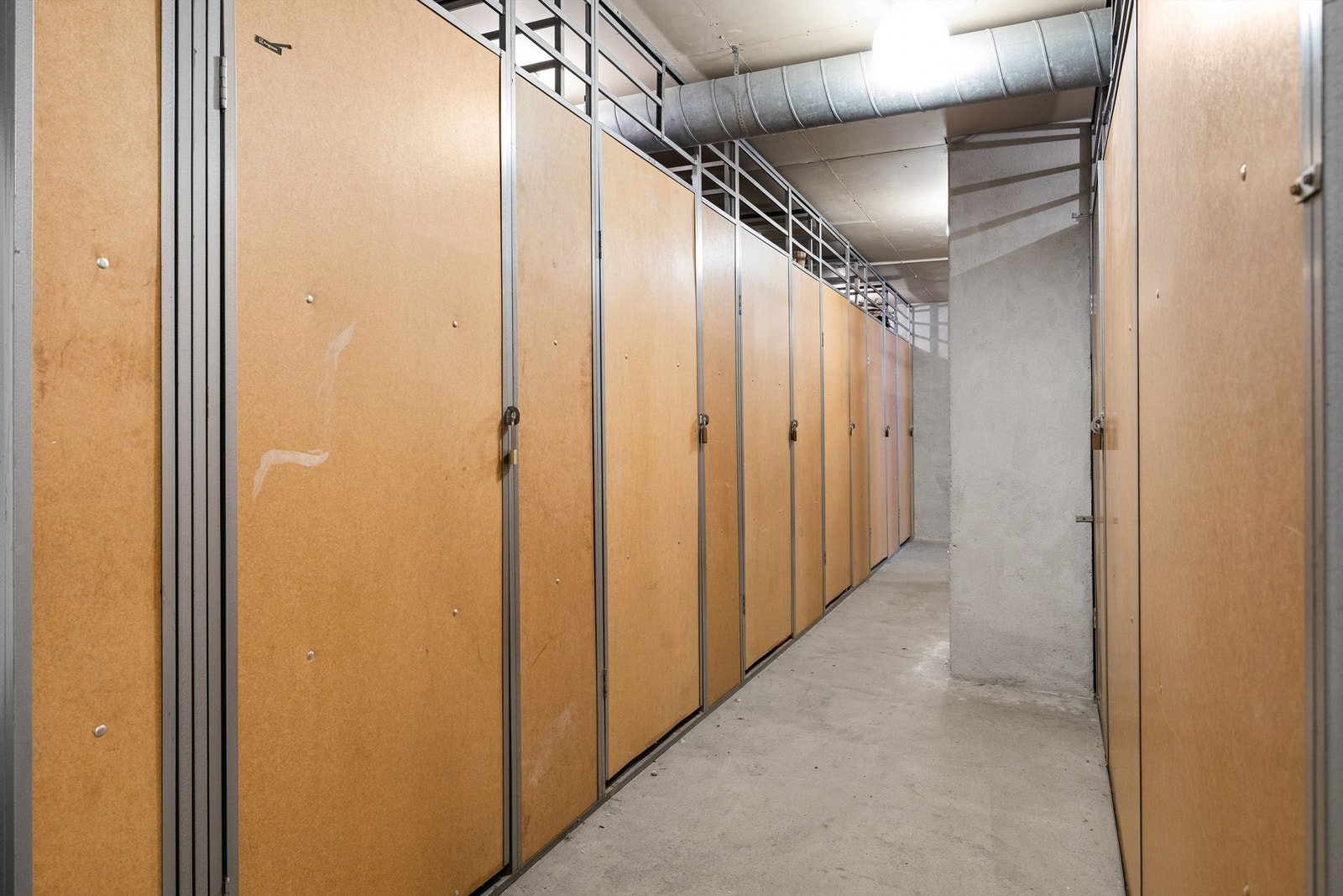 I tillegg medfølger 3 boder i bygget Galleribilde