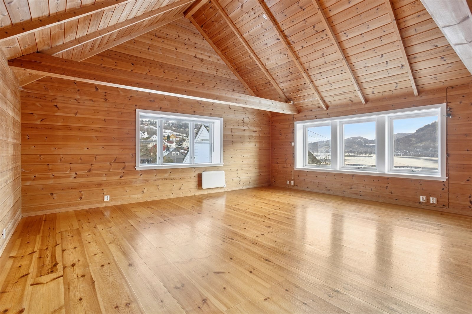 Den store stuen passer perfekt som familiens samlingspunkt Galleribilde