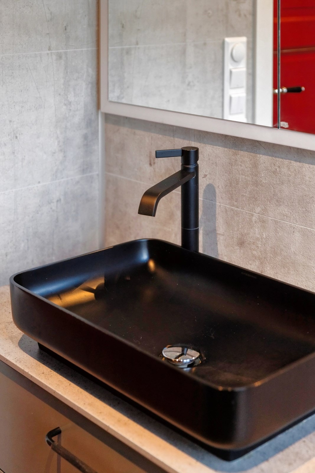 Alt av sanitærutstyr er nytt, samt nye vann-og avløpsrør, ny isolasjon og påstøpt gulv med varmekabler Galleribilde