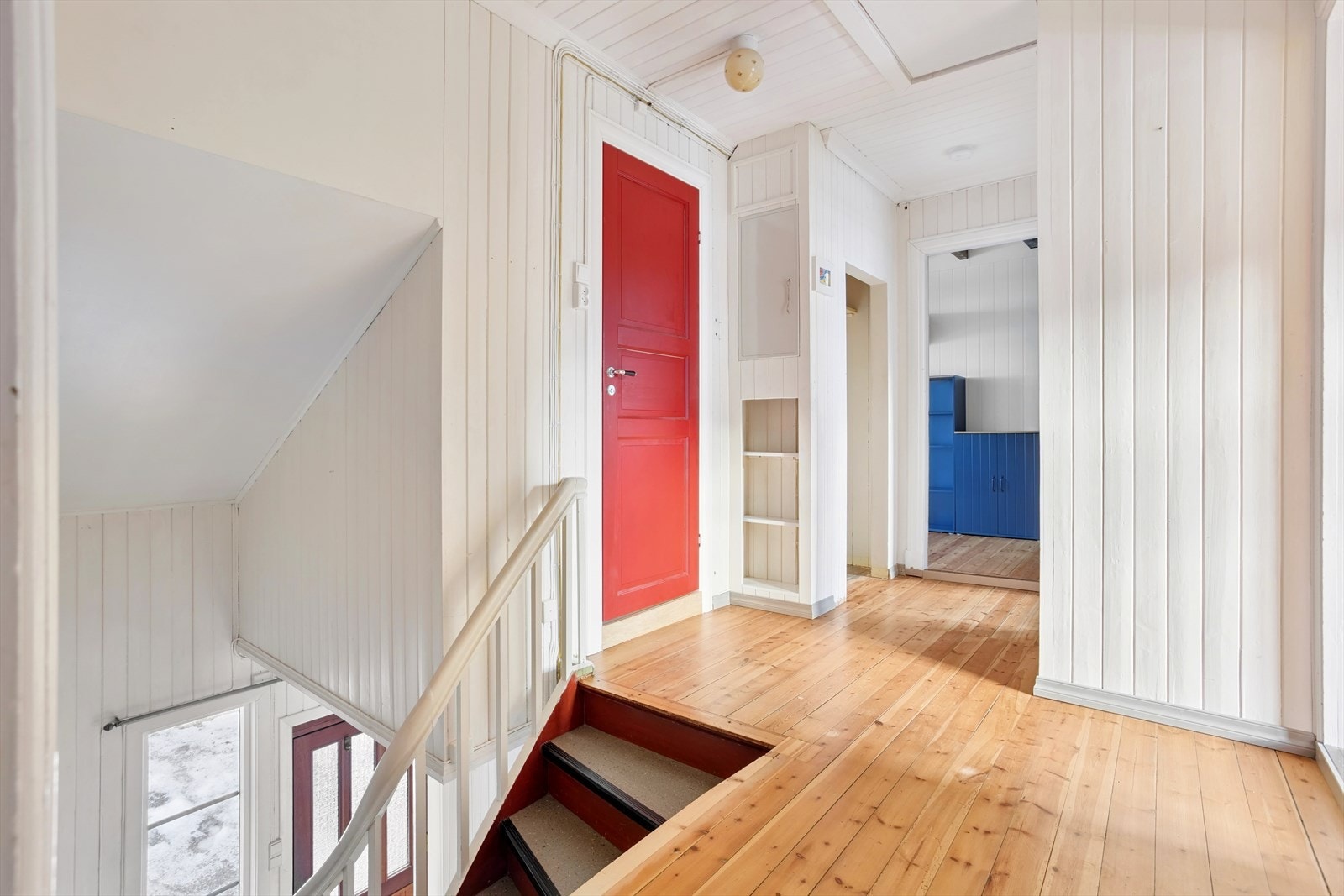 I 2. etasje er det 4 soverom og et helt nytt bad Galleribilde