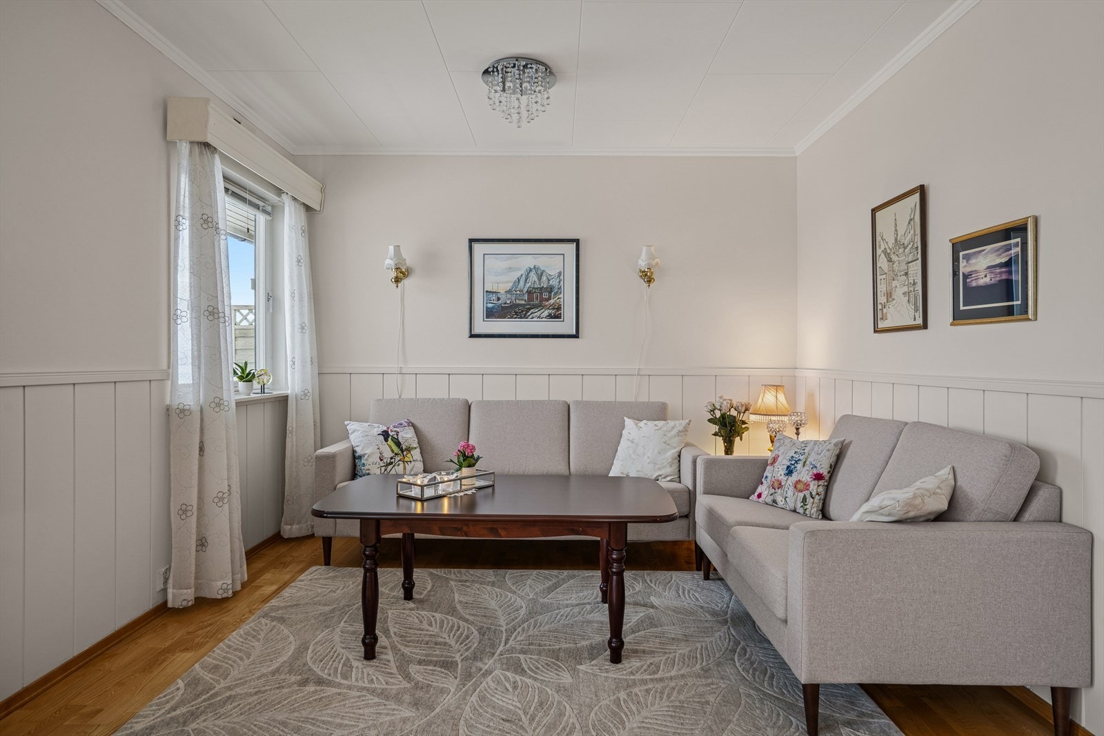 Opprinnelig soverom gjort om til utvidet stue Galleribilde