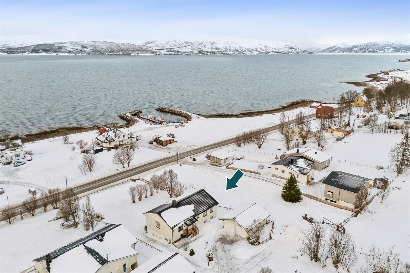 Stor flott tomt og nærhet til sjøen Galleribilde