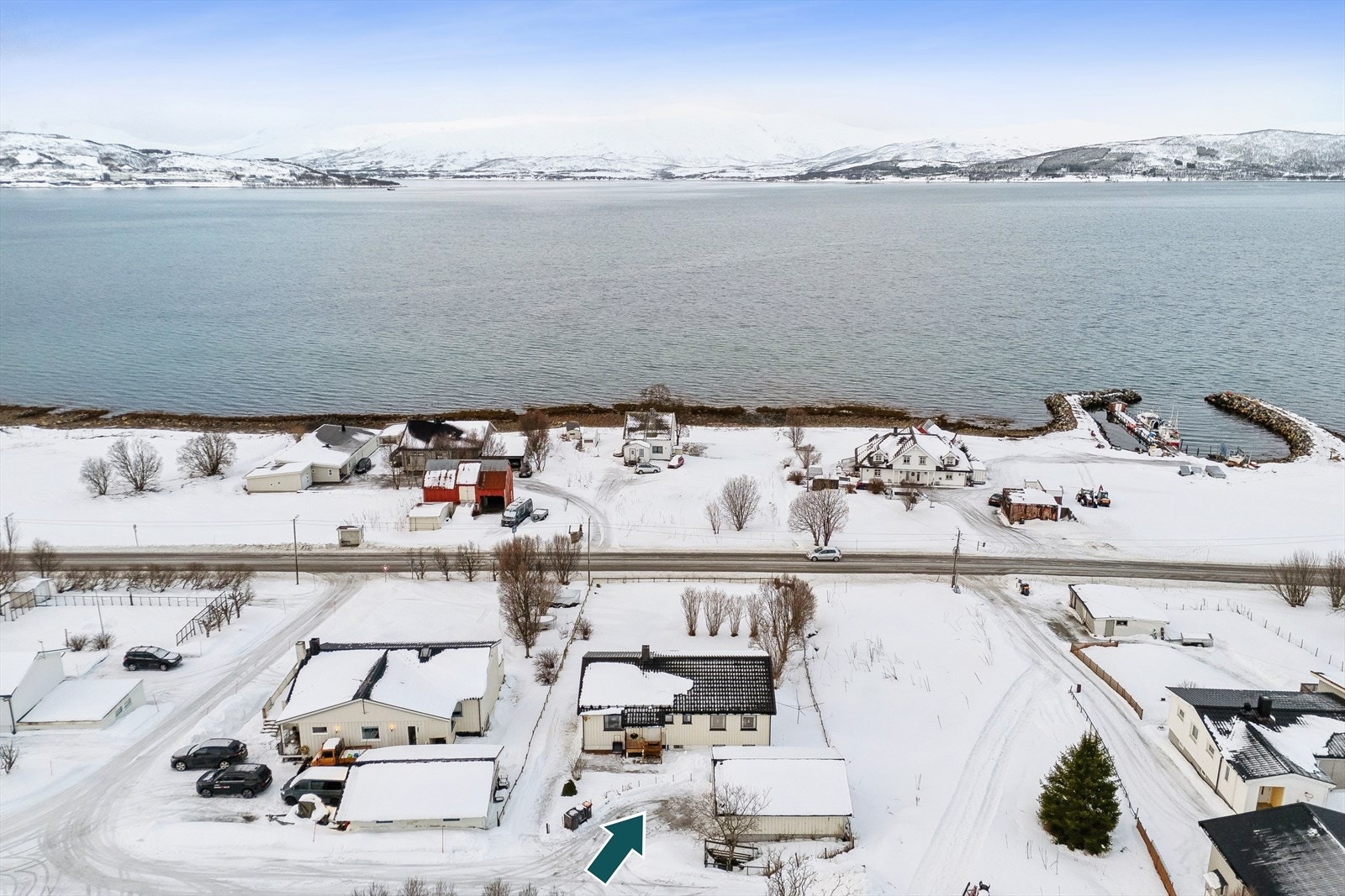 Stor flott tomt og nærhet til sjøen Galleribilde