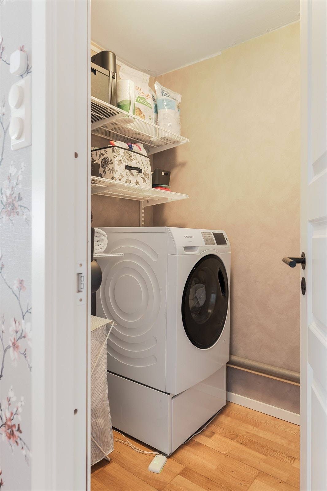 Det anmerkes at opprinnelig bod er tatt i bruk som vaskerom, og at bruksendring ikke er omsøkt/byggemeldt. Galleribilde