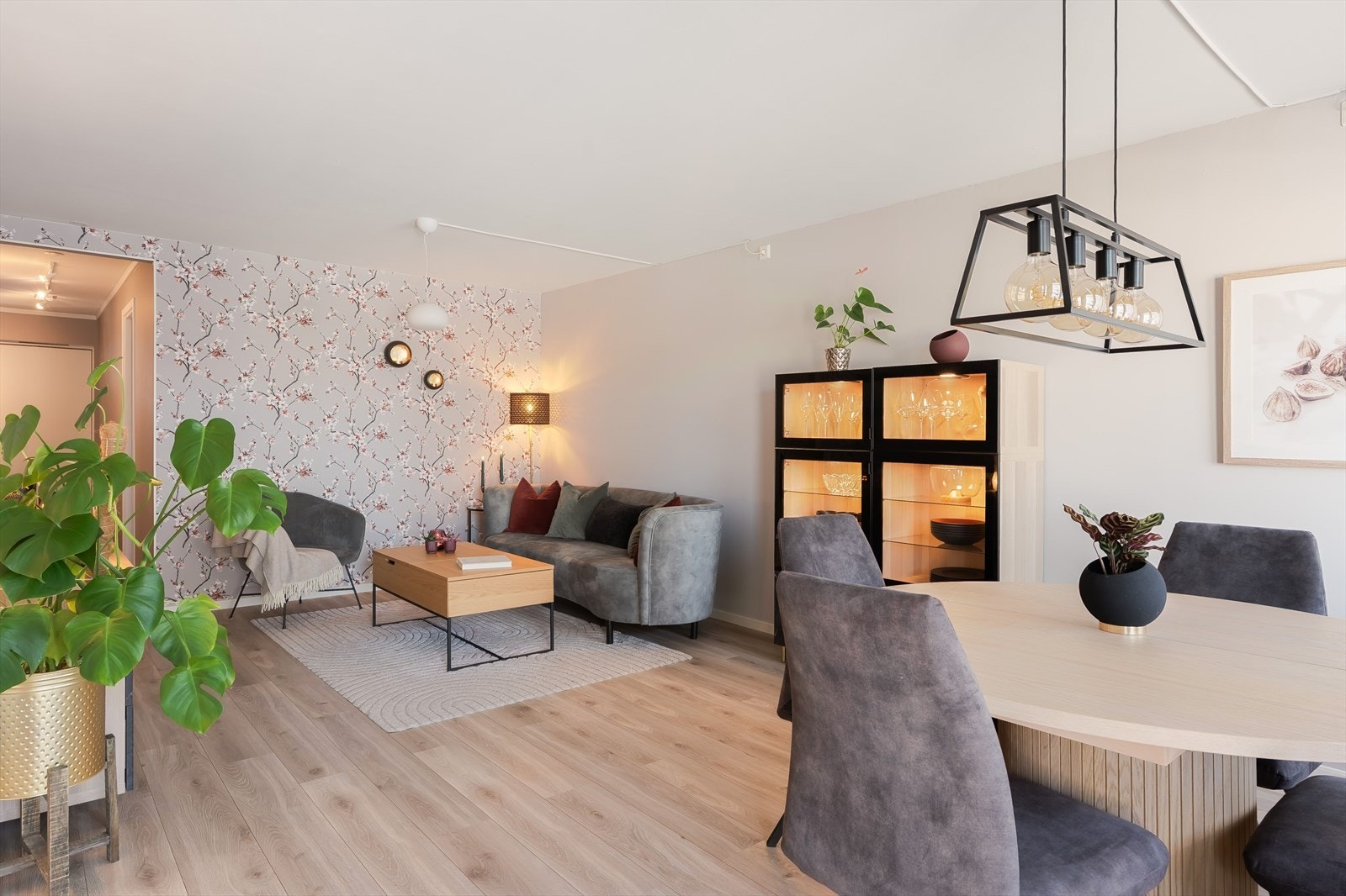 Inkludert i felleskostnadene er blant annet tv, internett, forbruk av varmtvann og kommunale avgifter. Galleribilde