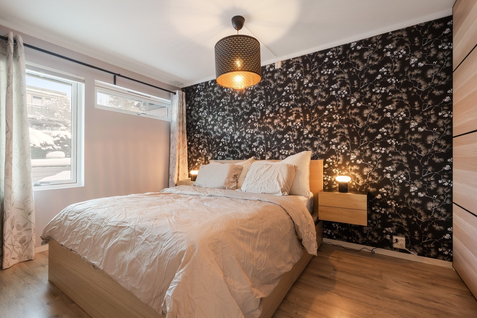 Soverommet har en romslig utforming med god plass til dobbeltseng og nattbord. Galleribilde