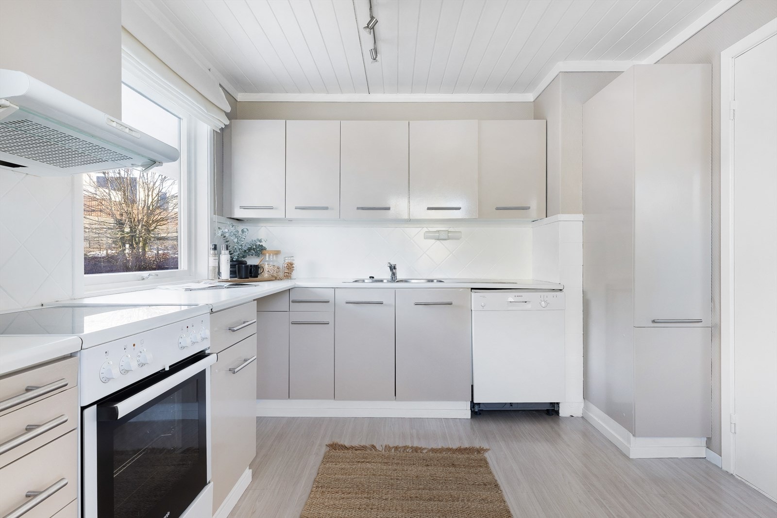 Kjøkken med slette fronter Galleribilde