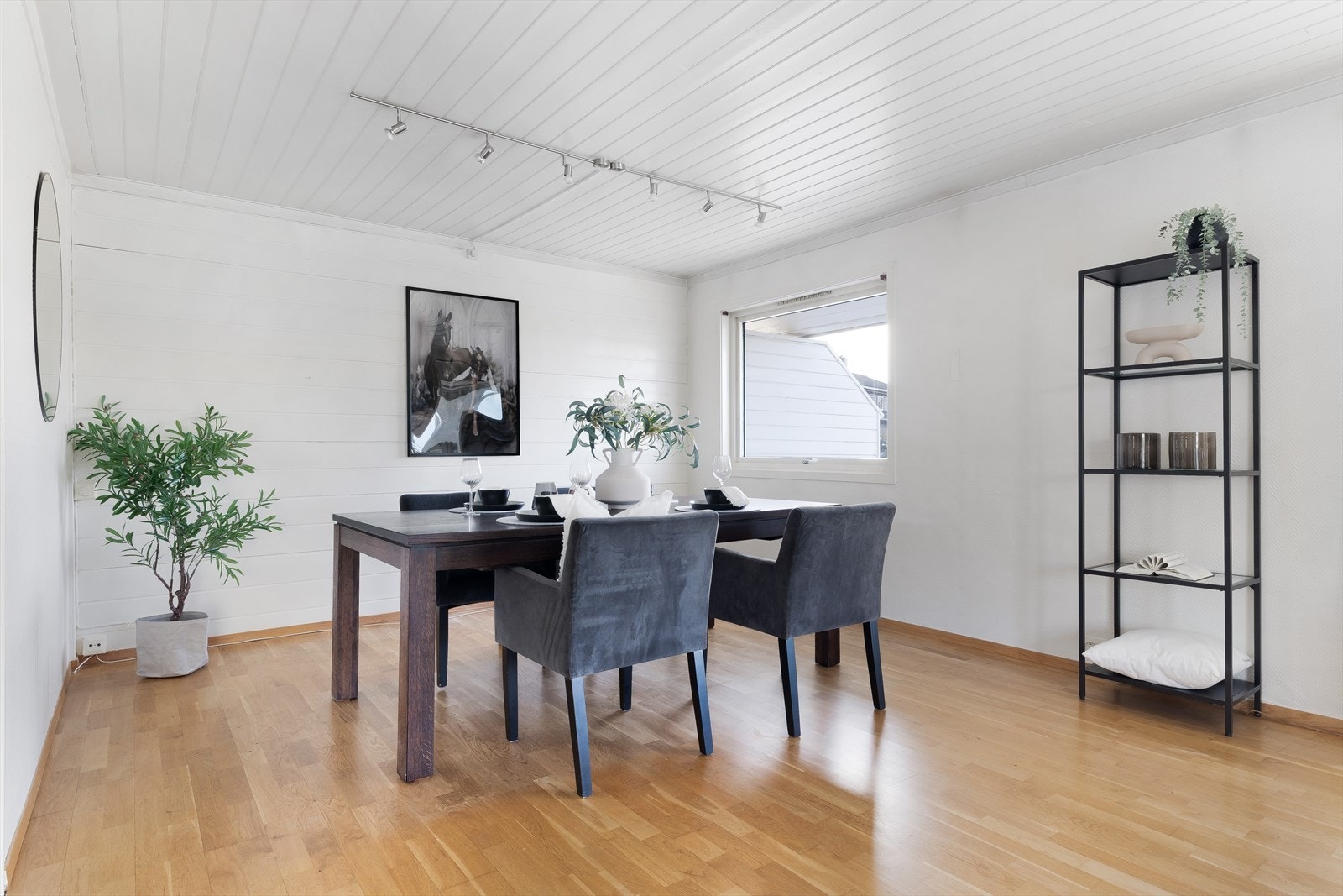 Spisehjørne - god plass til bord/langbord Galleribilde