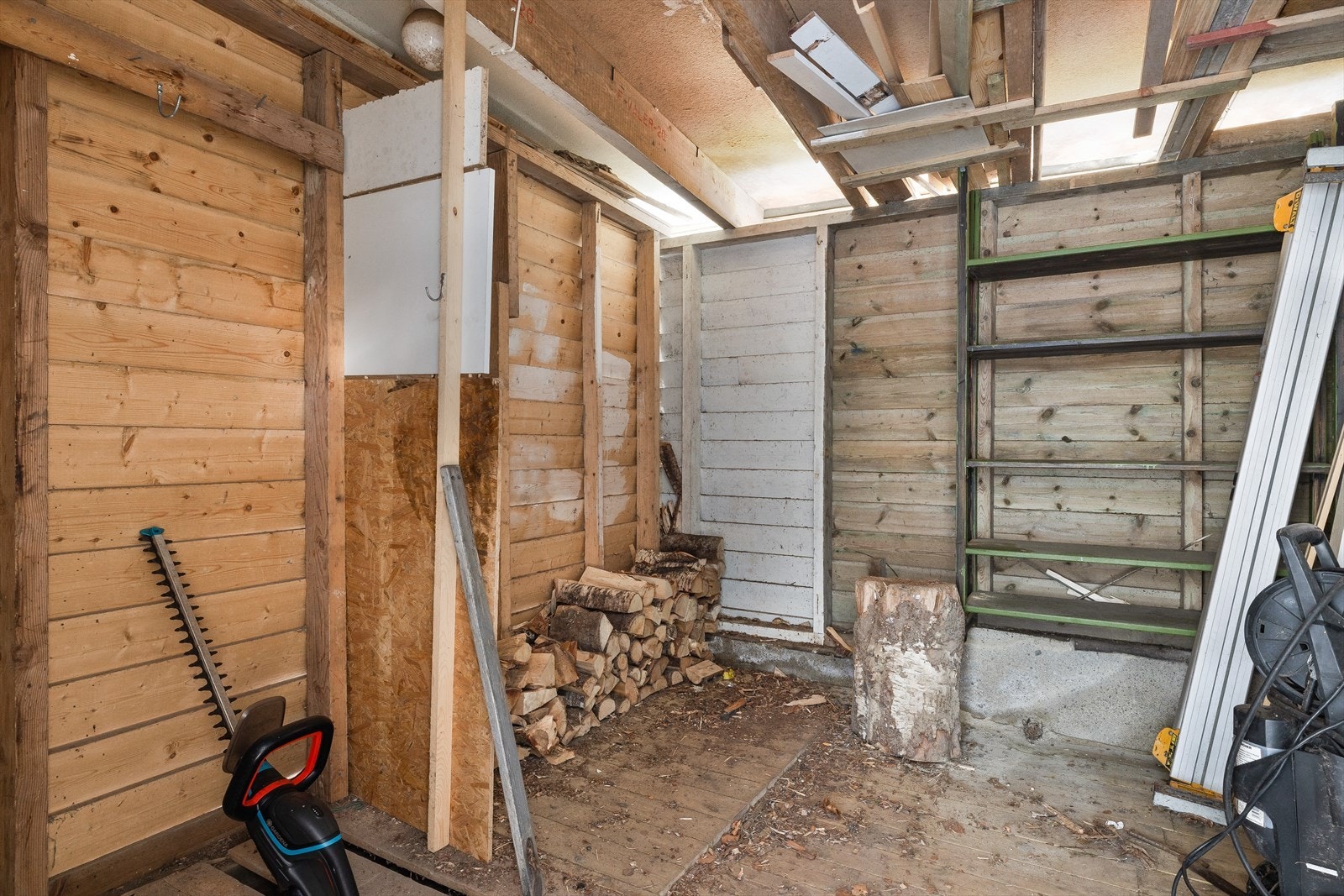 Bod i bakkant av carport Galleribilde