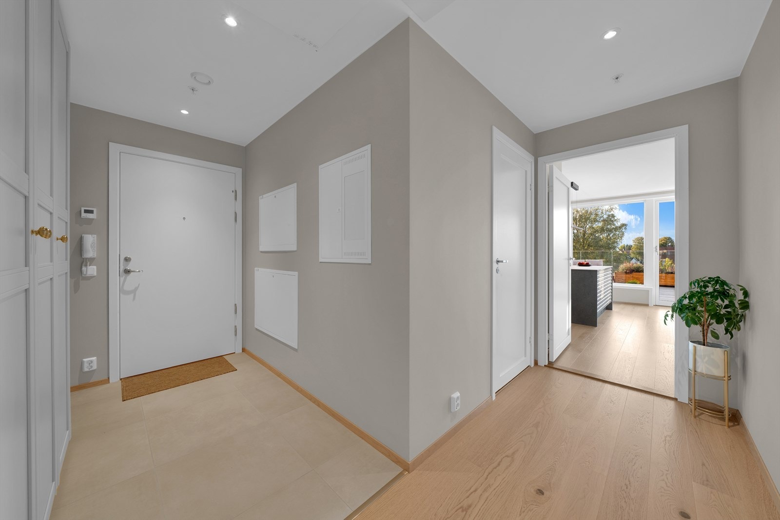 Parkett på gulv og vannbåren gulvvarme. Galleribilde