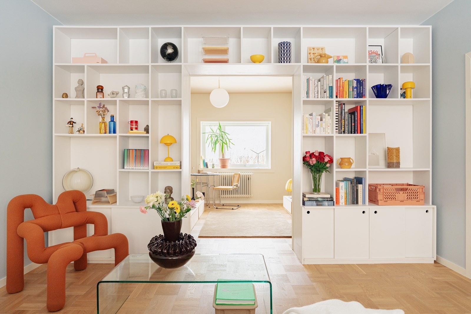 Gjennomgående planløsning sørger for et fantastisk lysinnslipp gjennom hele dagen. Galleribilde