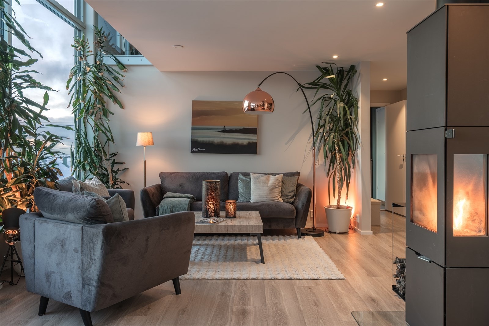 Boligen er holdt i en tidsriktig fargepalett. Galleribilde