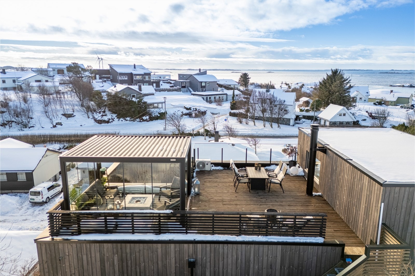 Boligen kan skilte med stor terrasse i alle etasjene, hvorav en fantastiske takterrasse med innglasset del. Galleribilde