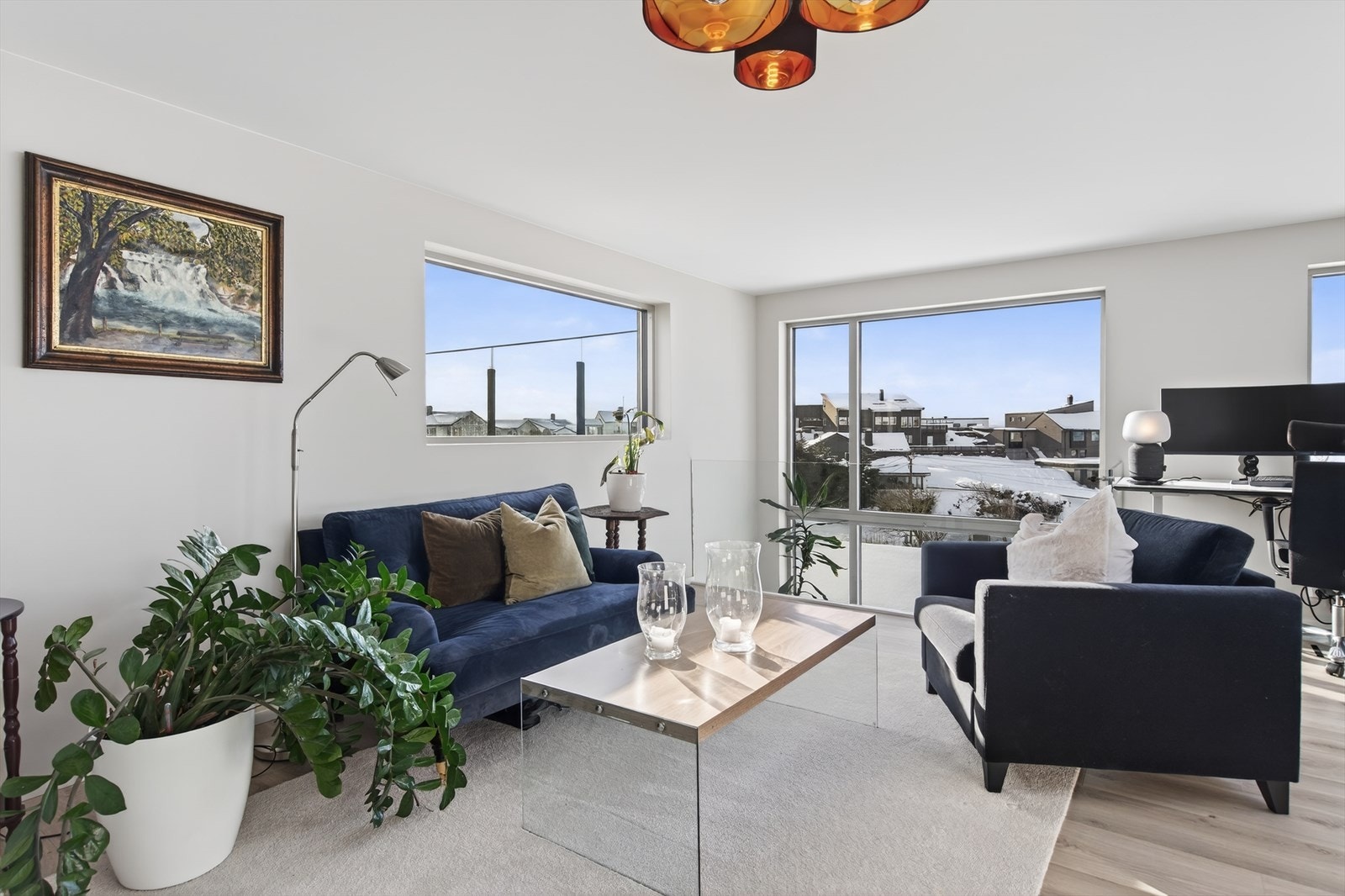 I toppetasjen finner dere en romslig panoramastue/kontor. Galleribilde