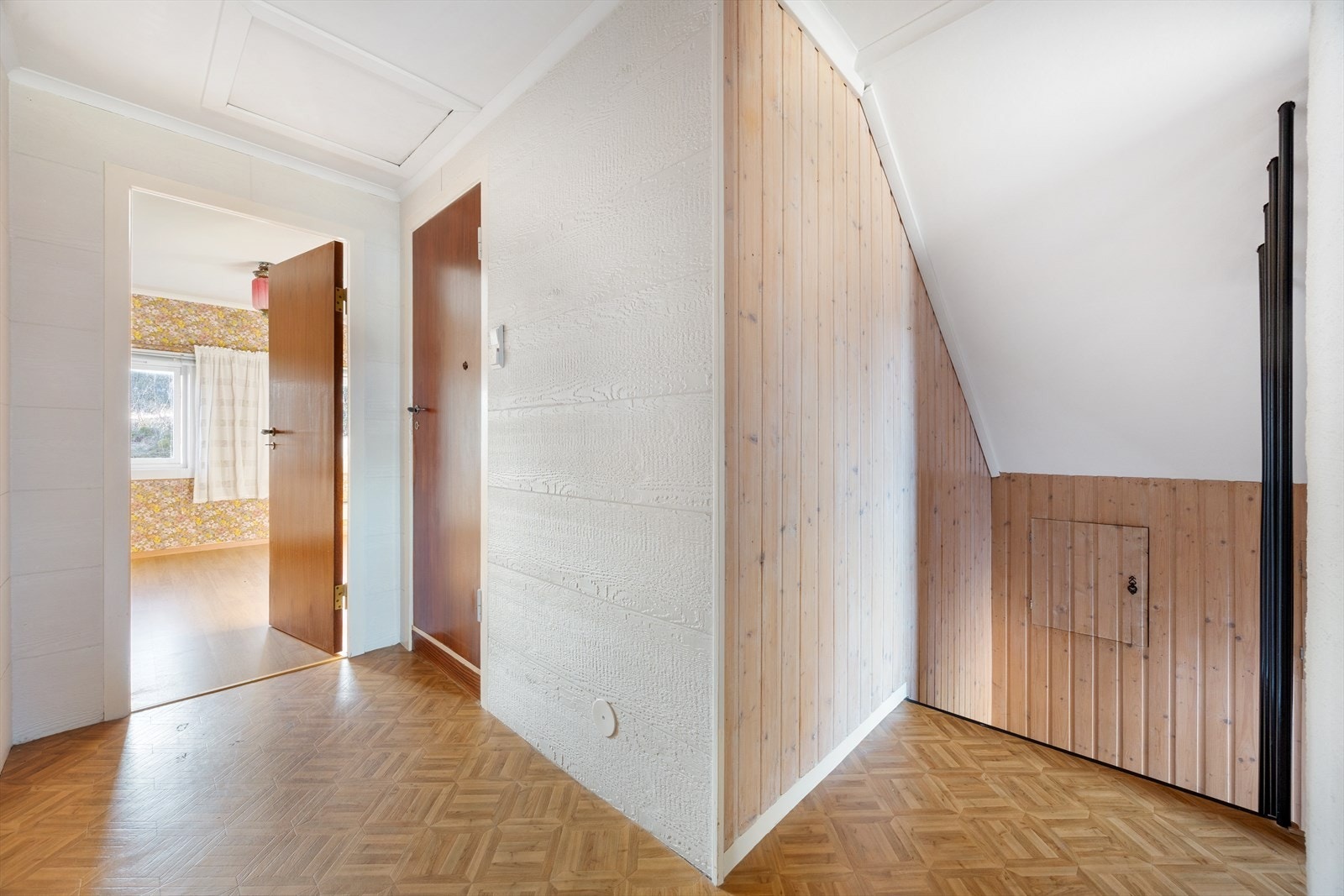 Loftet inneholder tre soverom, bad og gang Galleribilde