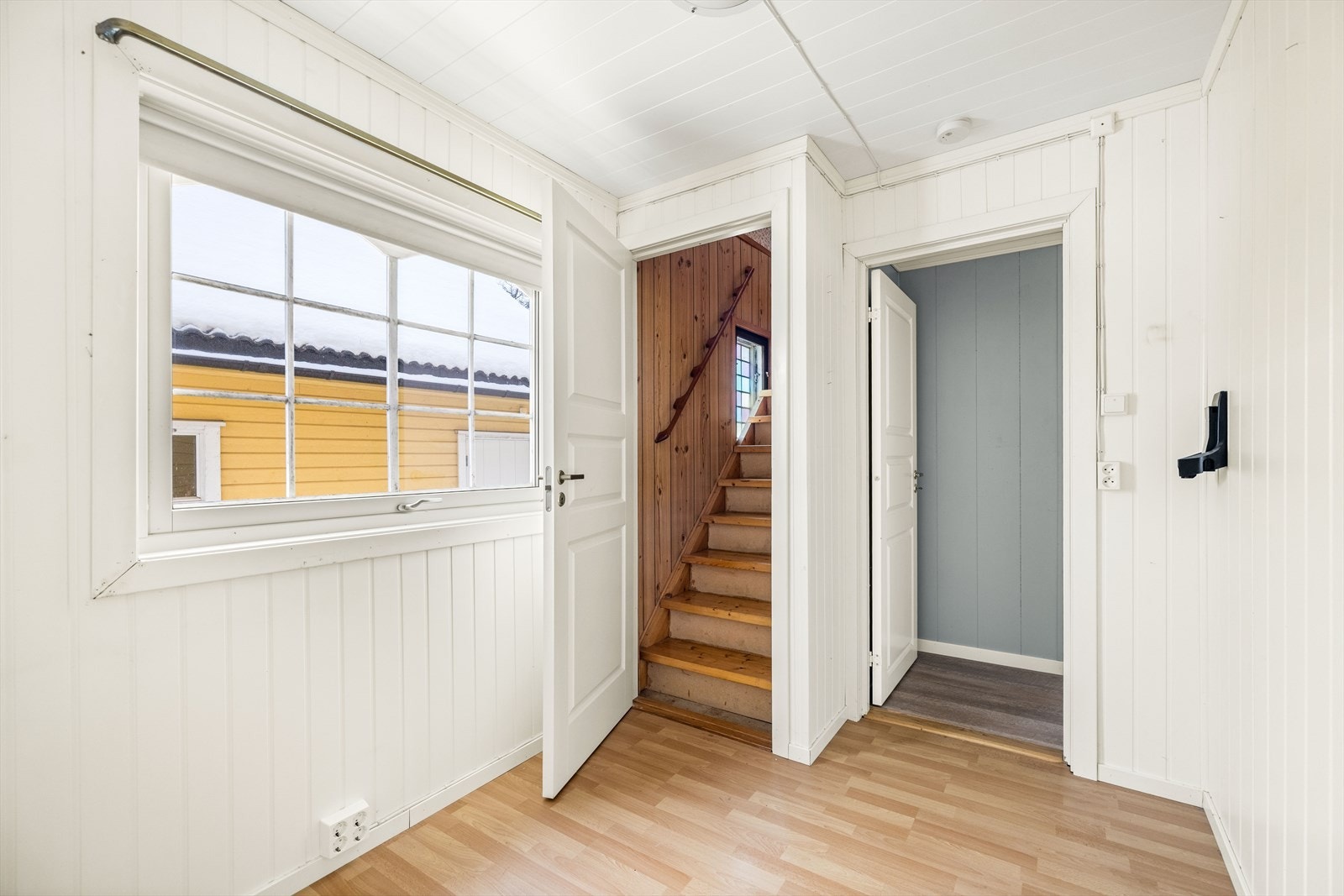 Innredet rom med adkomst til loft. Galleribilde