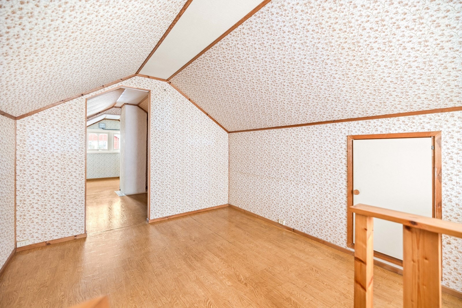 Loft med oppholdsrom og soverom. Galleribilde