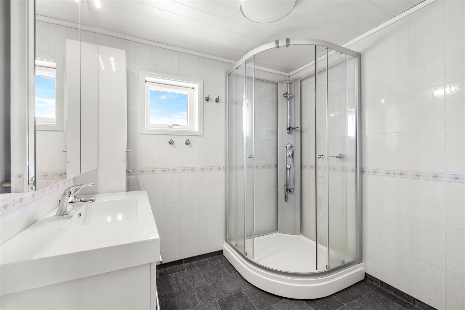 Bad/wc i inngangsplan. Galleribilde