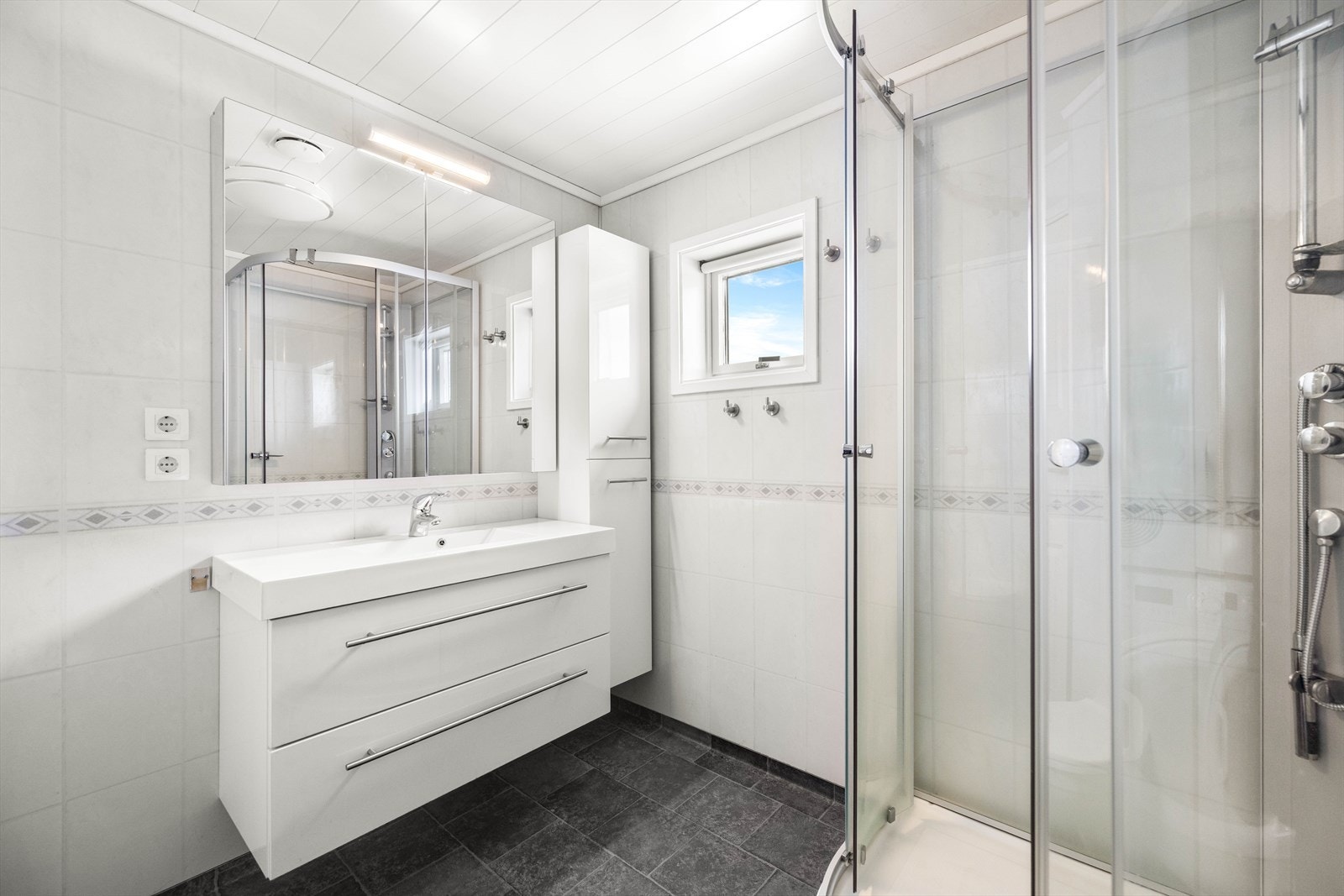 Badet har varmekabler i gulvet. Galleribilde