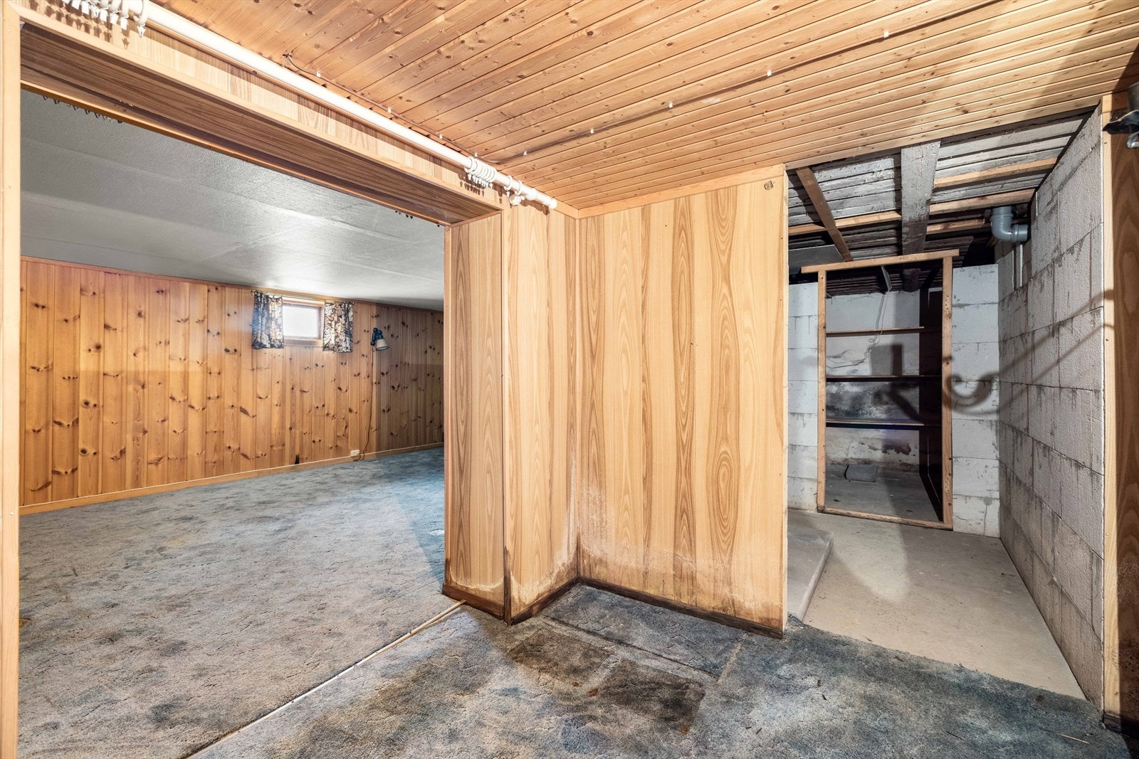 Kjelleren består ellers av kjellerstue, trappegang, gang og 4 boder. Galleribilde