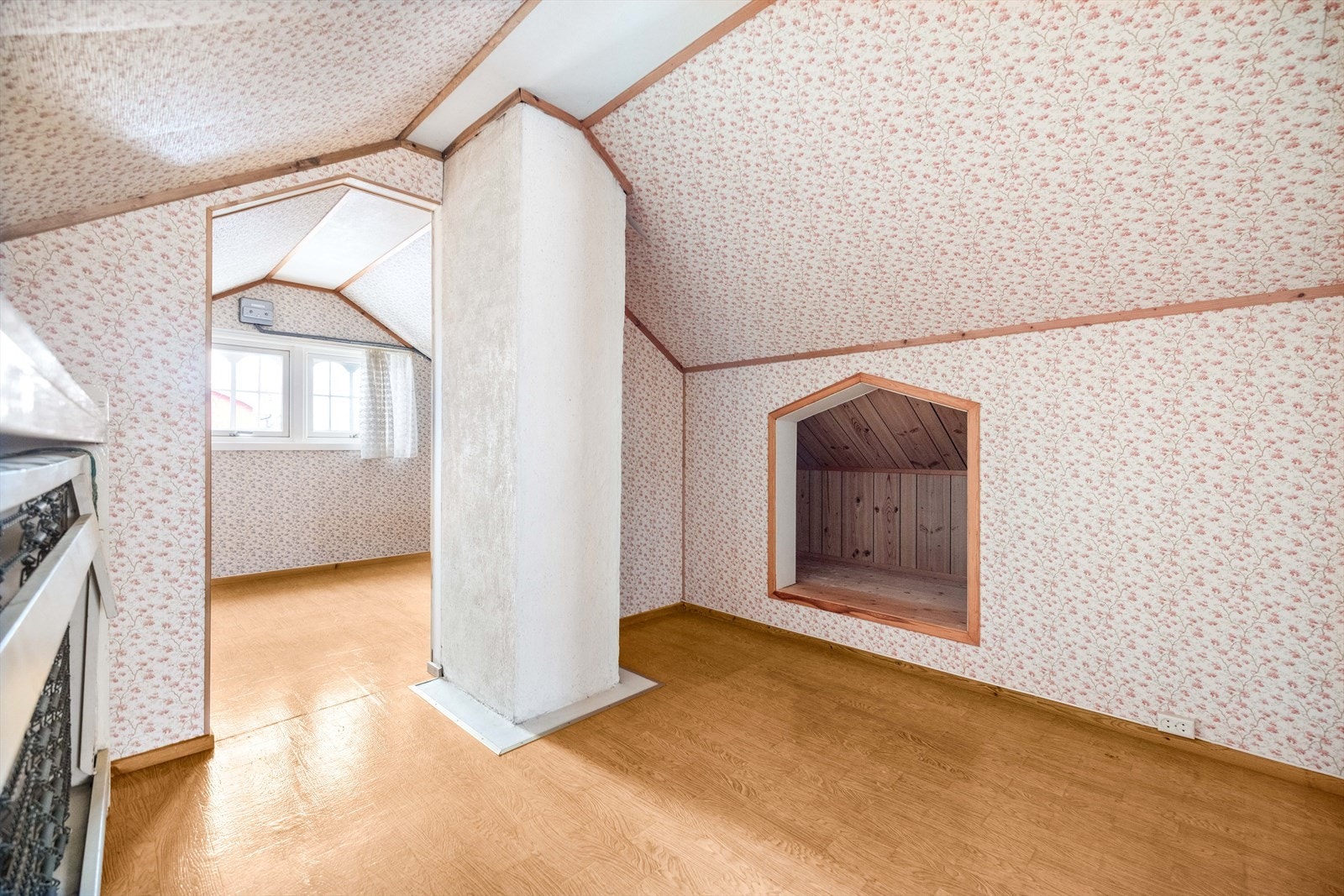 Soverom på loftet. Galleribilde